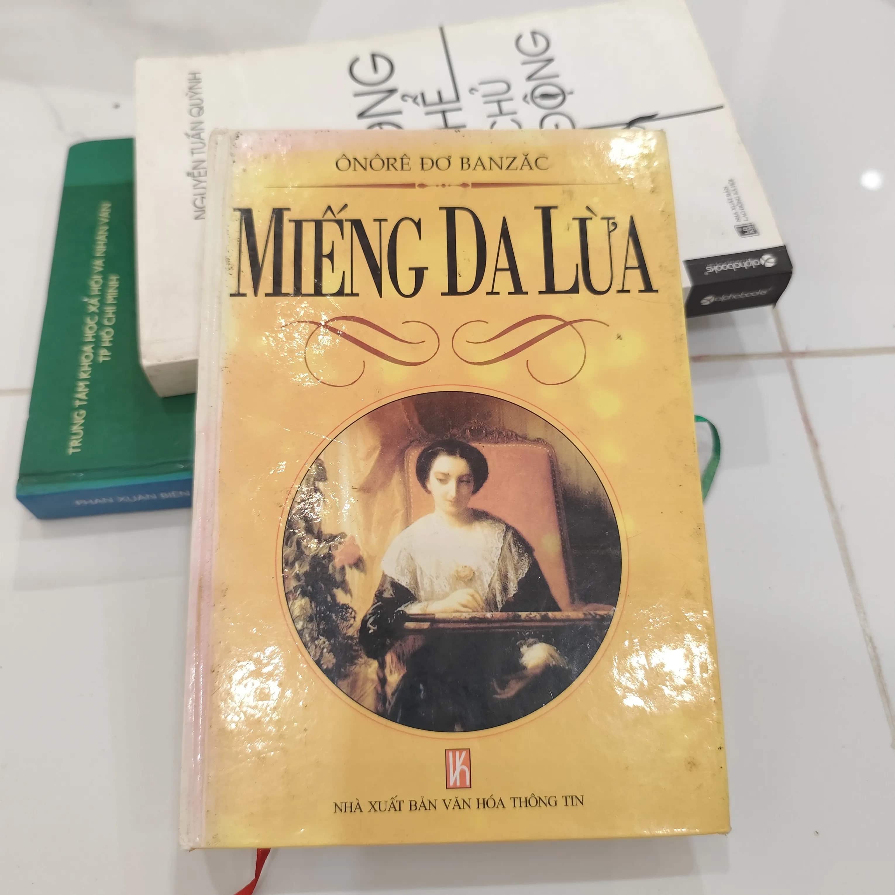"Miếng Da Lừa" (La Peau de chagrin) của nhà văn Pháp Honoré de Balzac. Bìa cứng