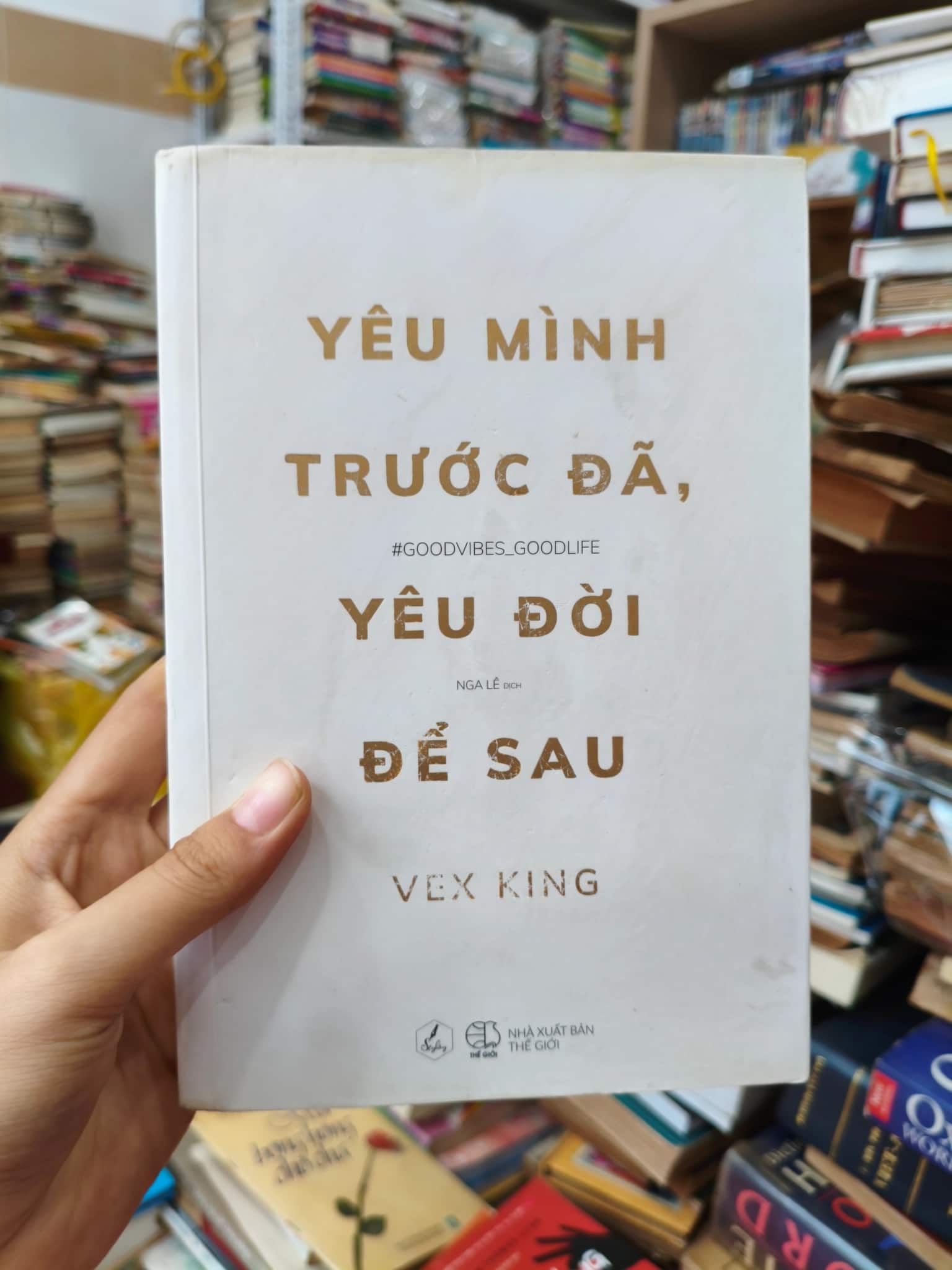 Yêu mình trước đã yêu đời để sau 