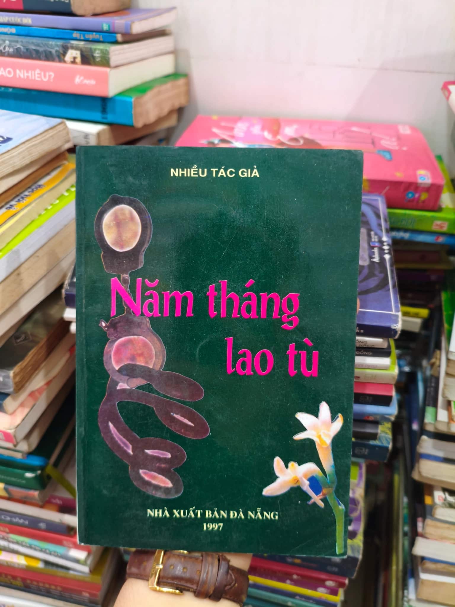 Năm tháng lao tù 