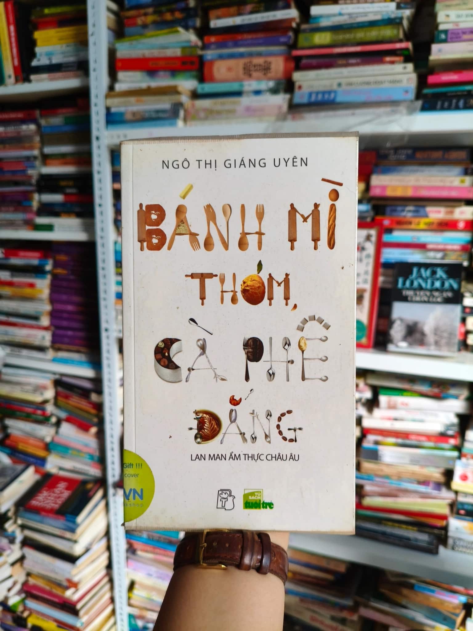 Bánh mì thơm cà phê đắng 