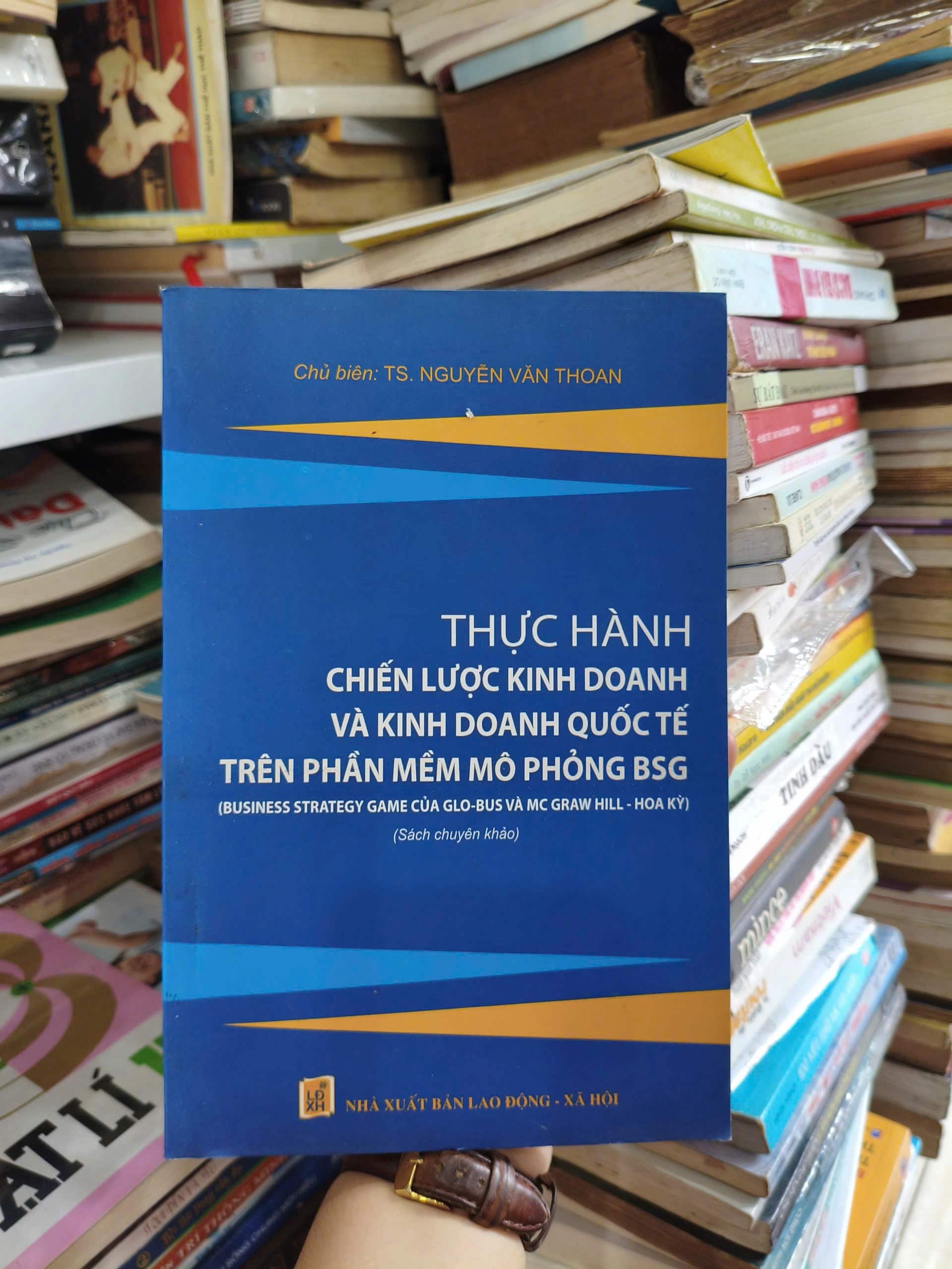 Thực hành chiến lược kinh doanh và kinh doanh quốc tế trên phần mềm mô phòng BSG