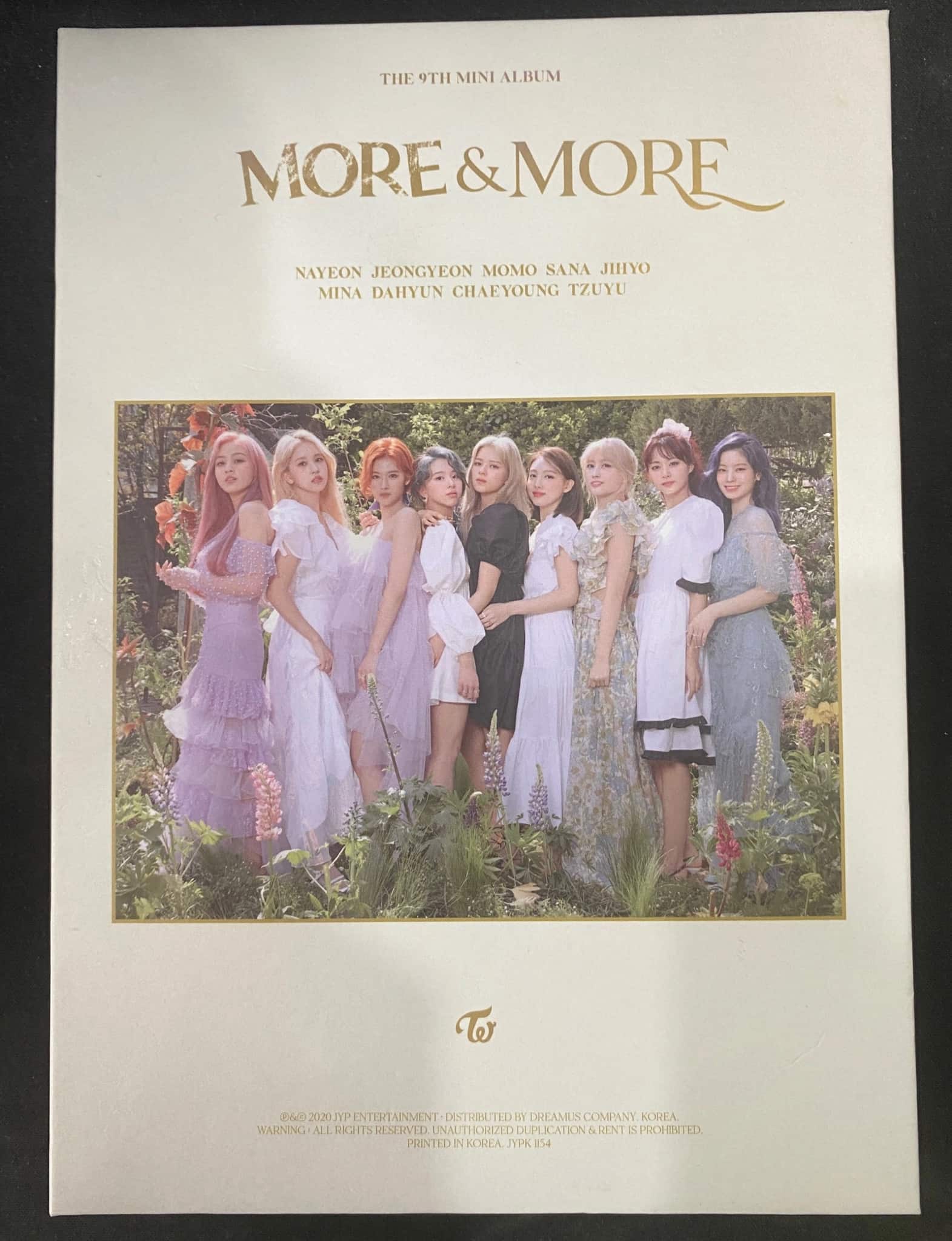 twice album mini More and more đã khui seal, gồm CD đĩa, tặng kèm ảnh thành viẻn