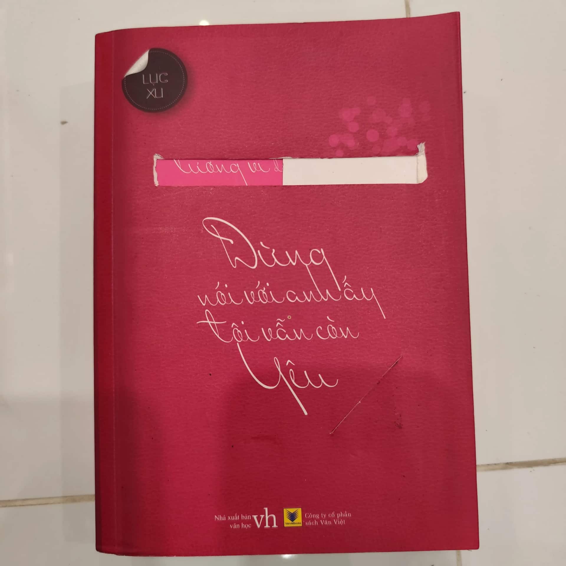 Đừng nói với anh ấy tôi vẫn còn yêu
