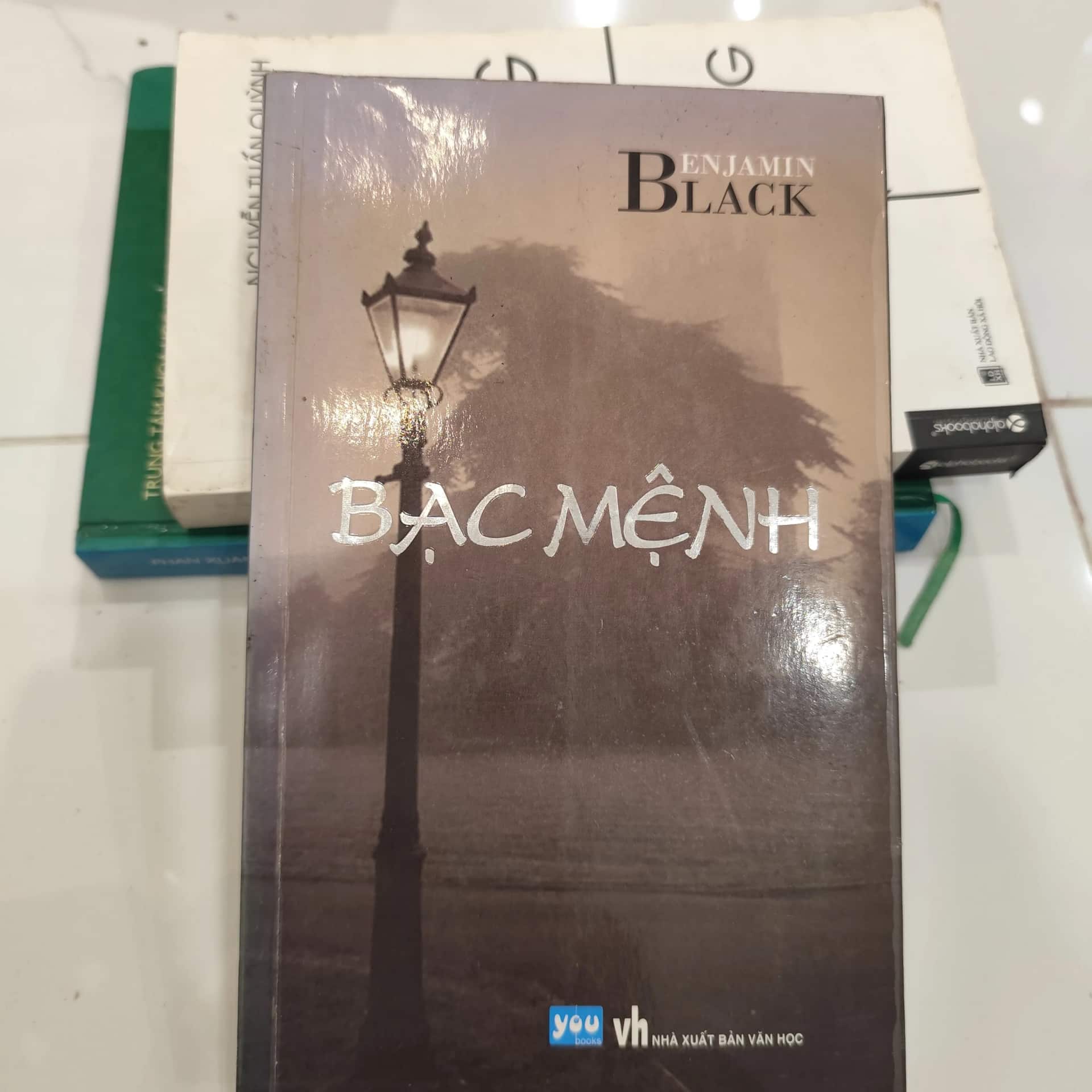 Bạc mệnh.