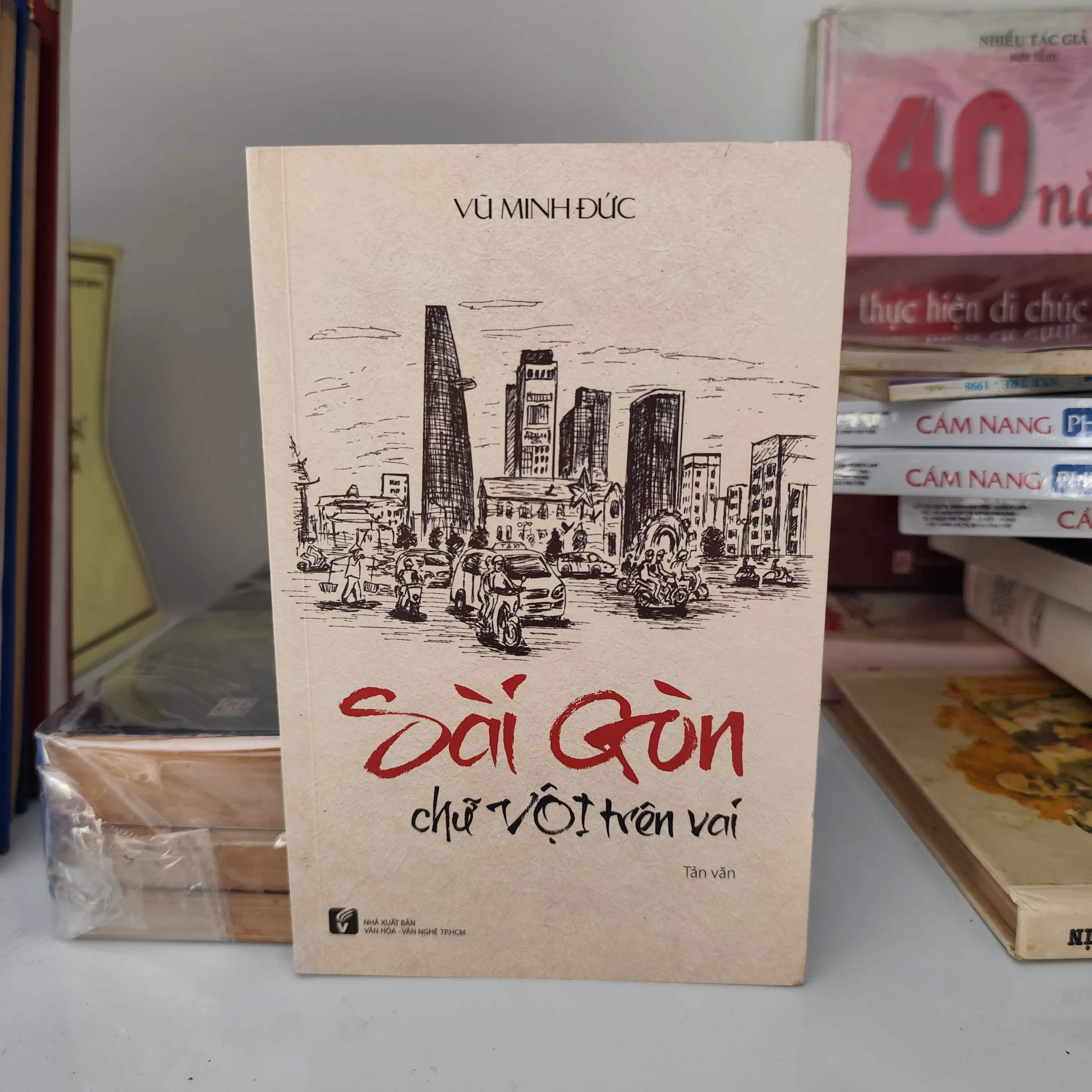 Sài Gòn chữ vội trên vai- Tản Văn
