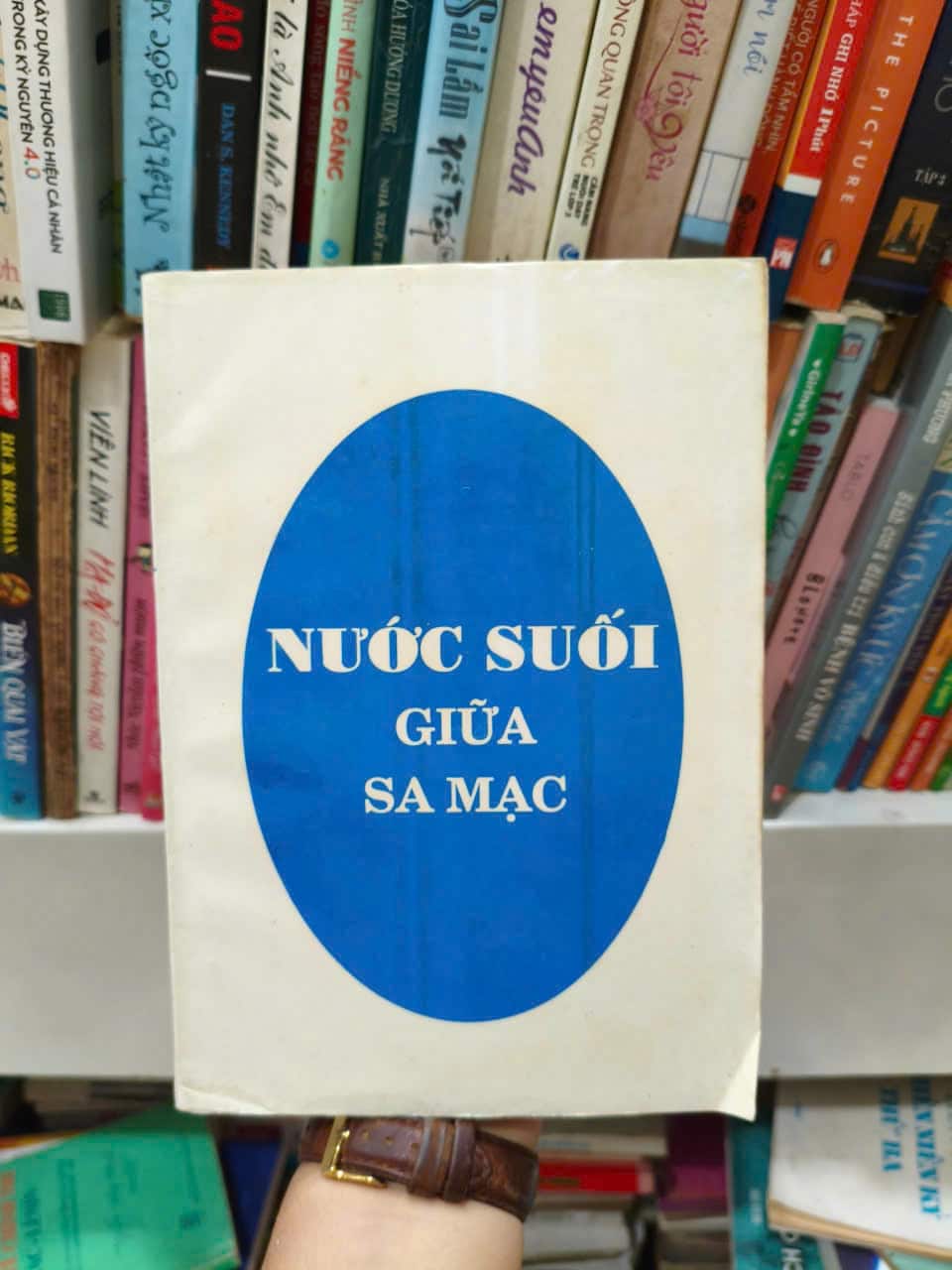 Nước Suối Giữa Sa Mạc