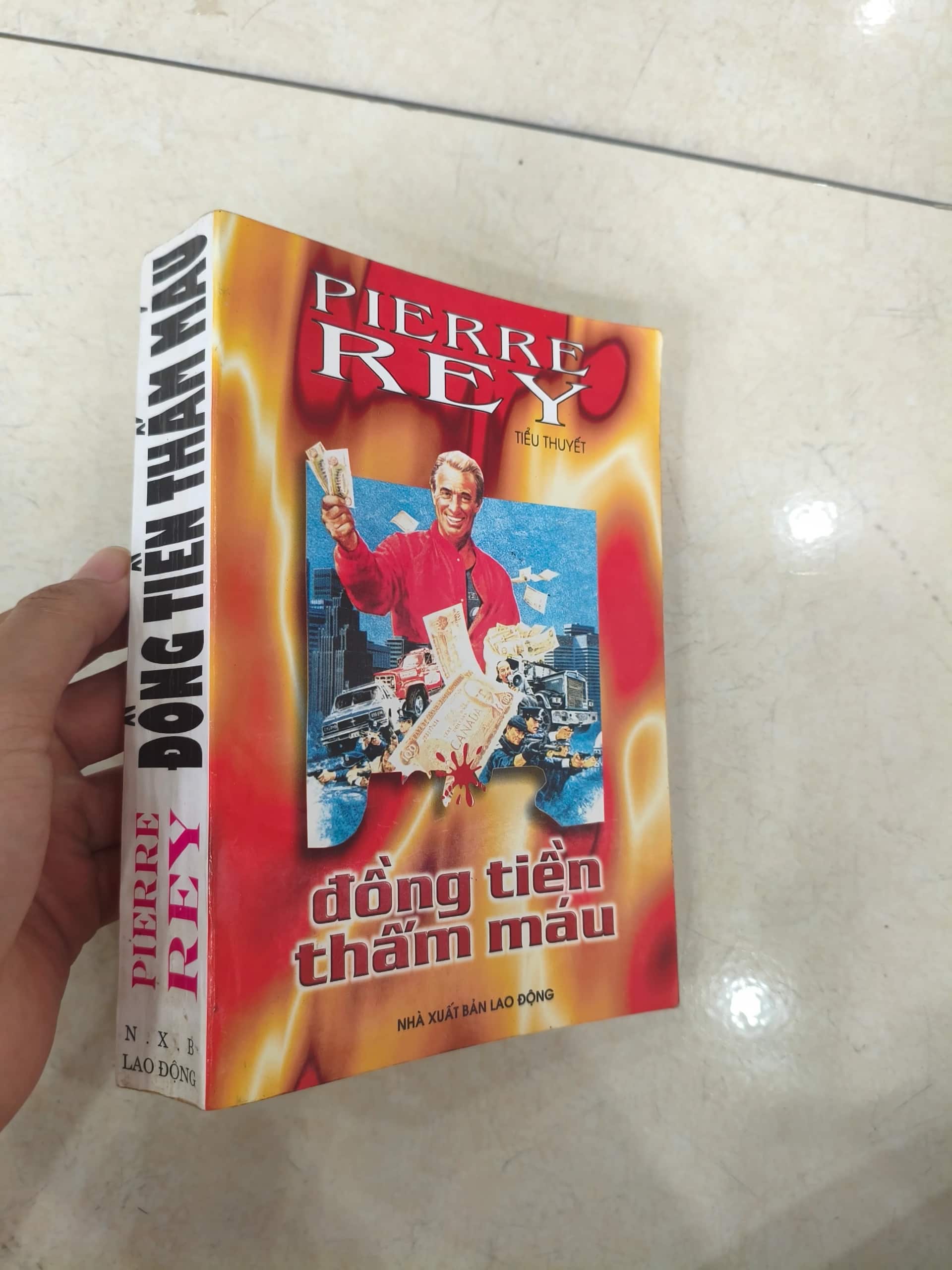 Đồng tiền thấm máu