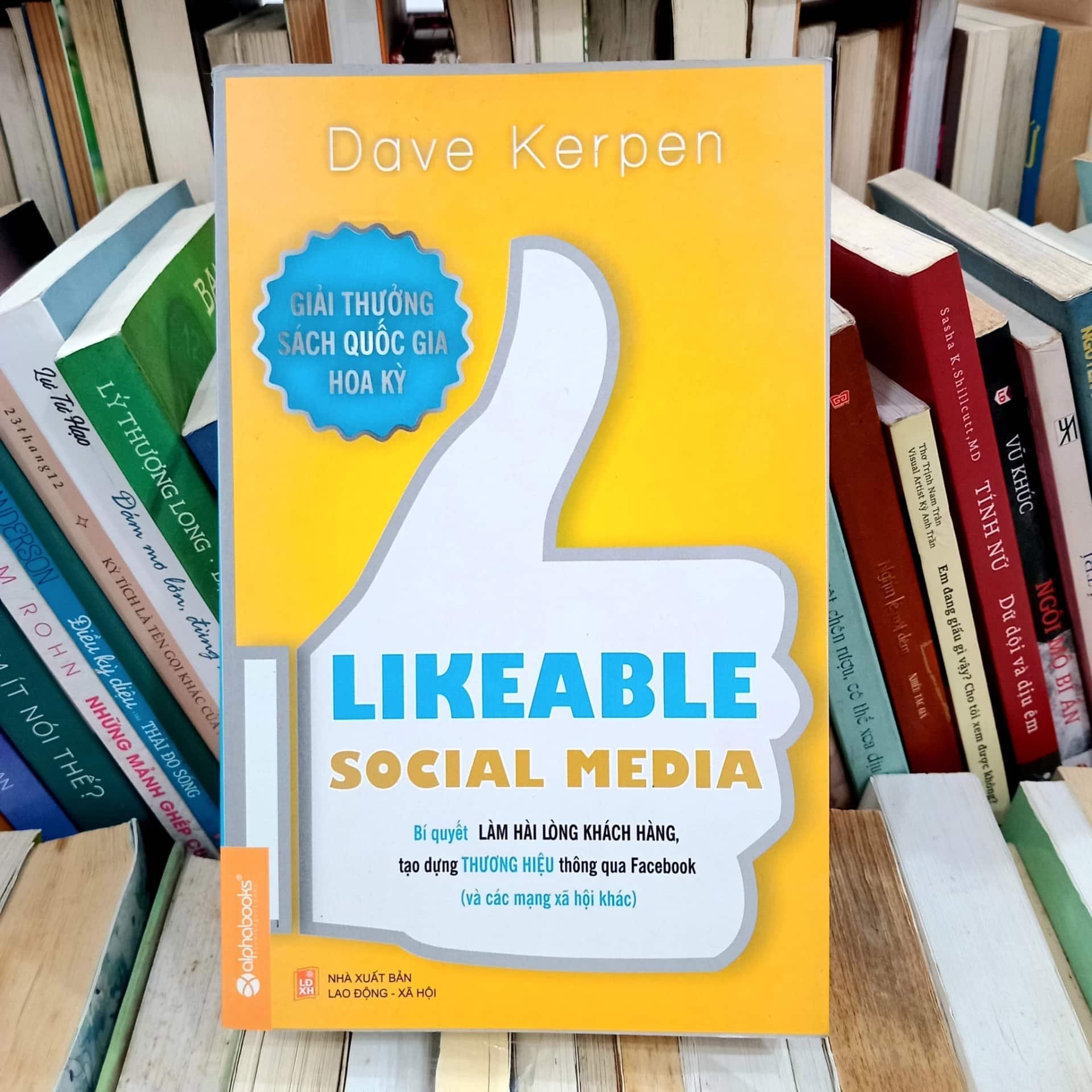 Linkeable Social Media