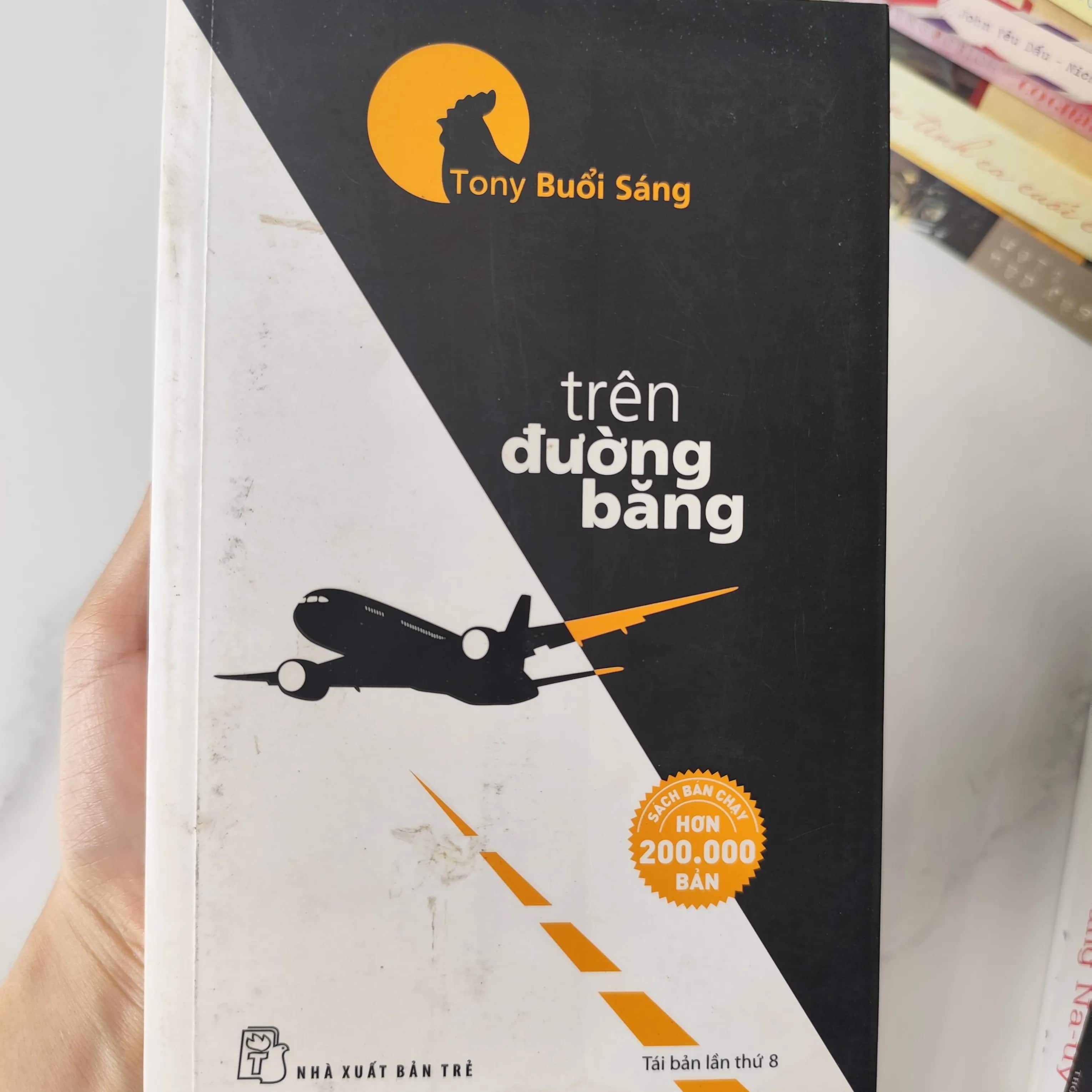 Trên đường băng - Tony buổi sáng