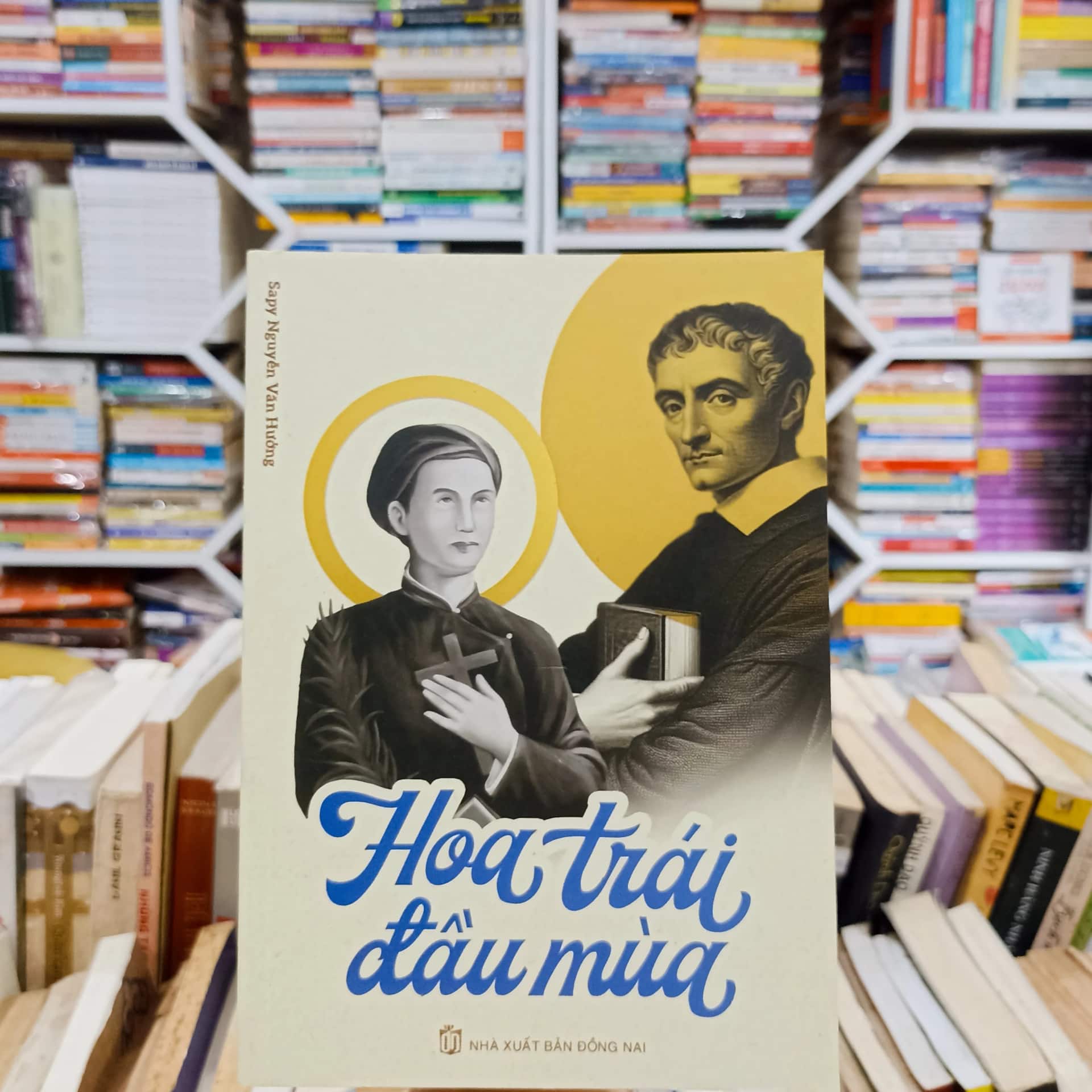 Hoa trái đầu mùa