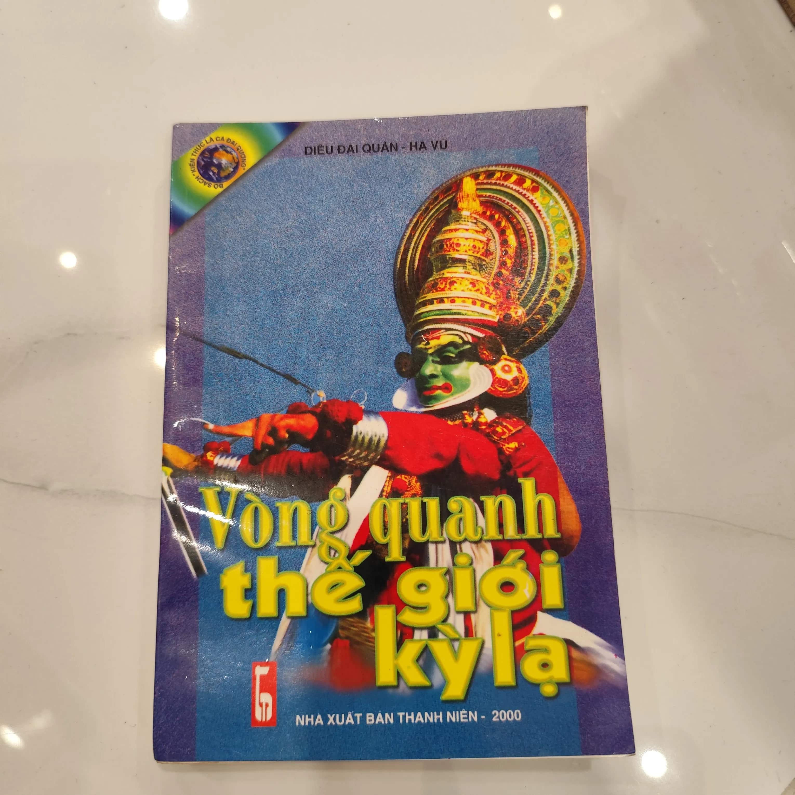 Vòng quanh thế giới kỳ lạ