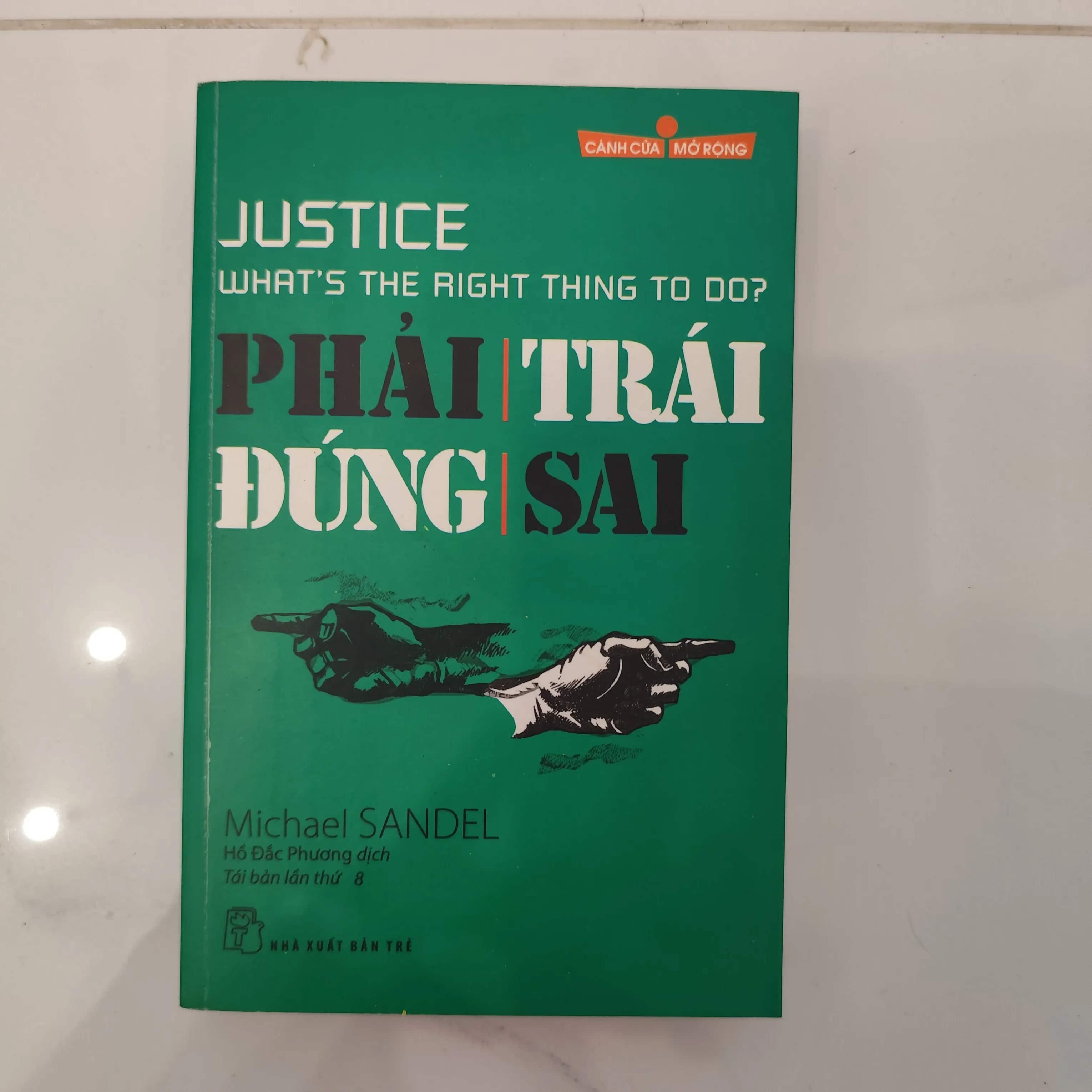 Phải trái đúng sai