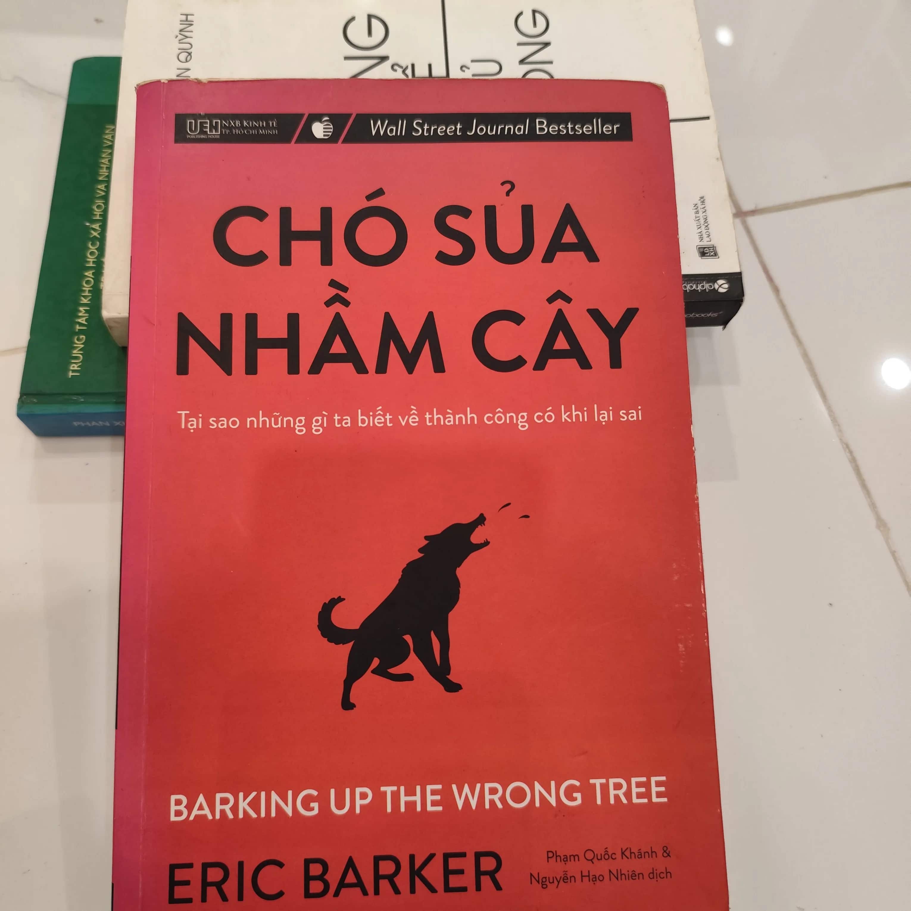 Chó sủa nhầm cây