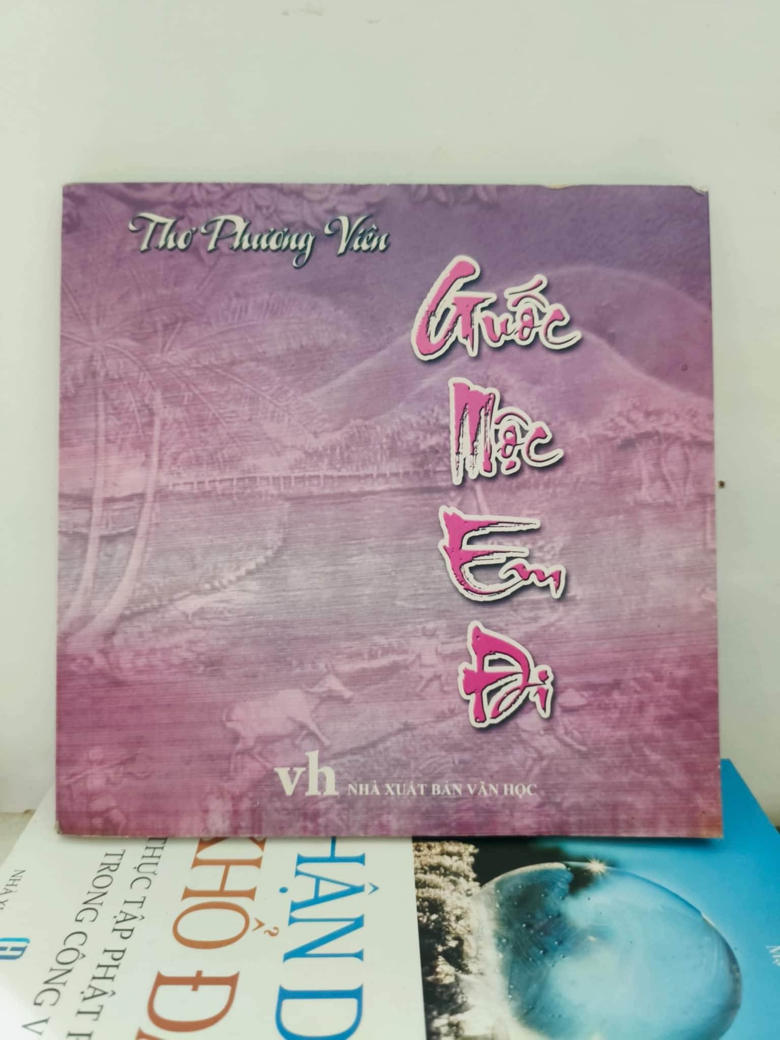 Guốc mộc em đi 