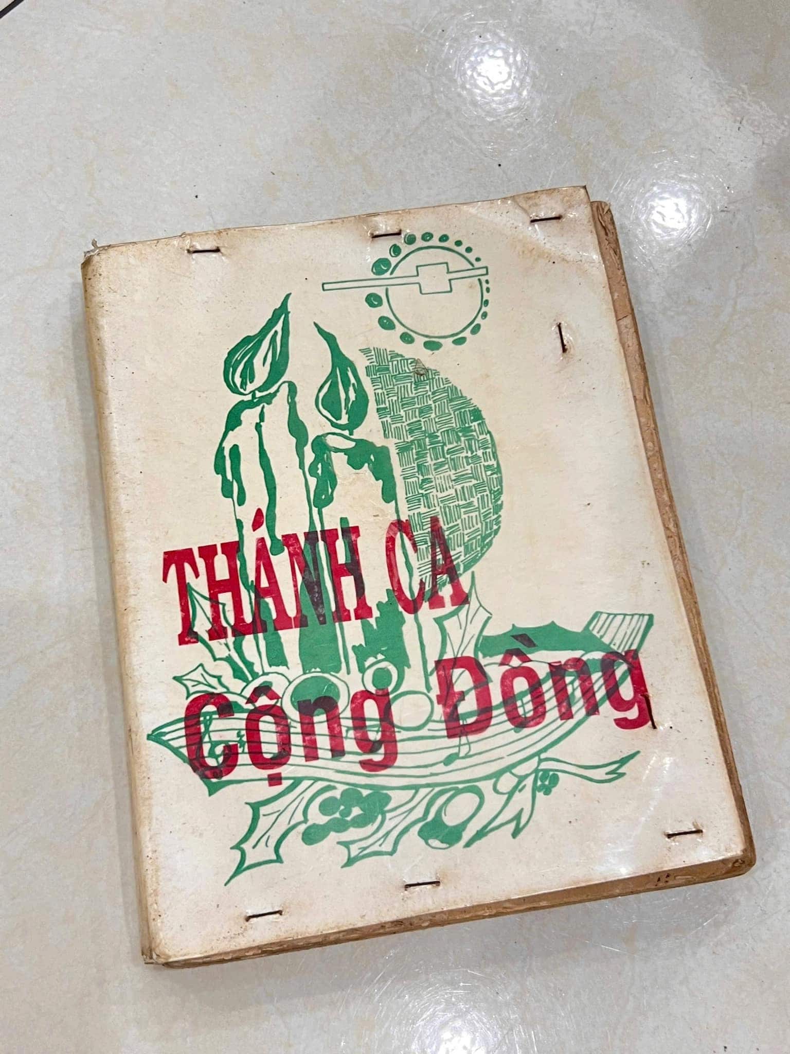 Sách cổ - Thánh ca cộng đồng