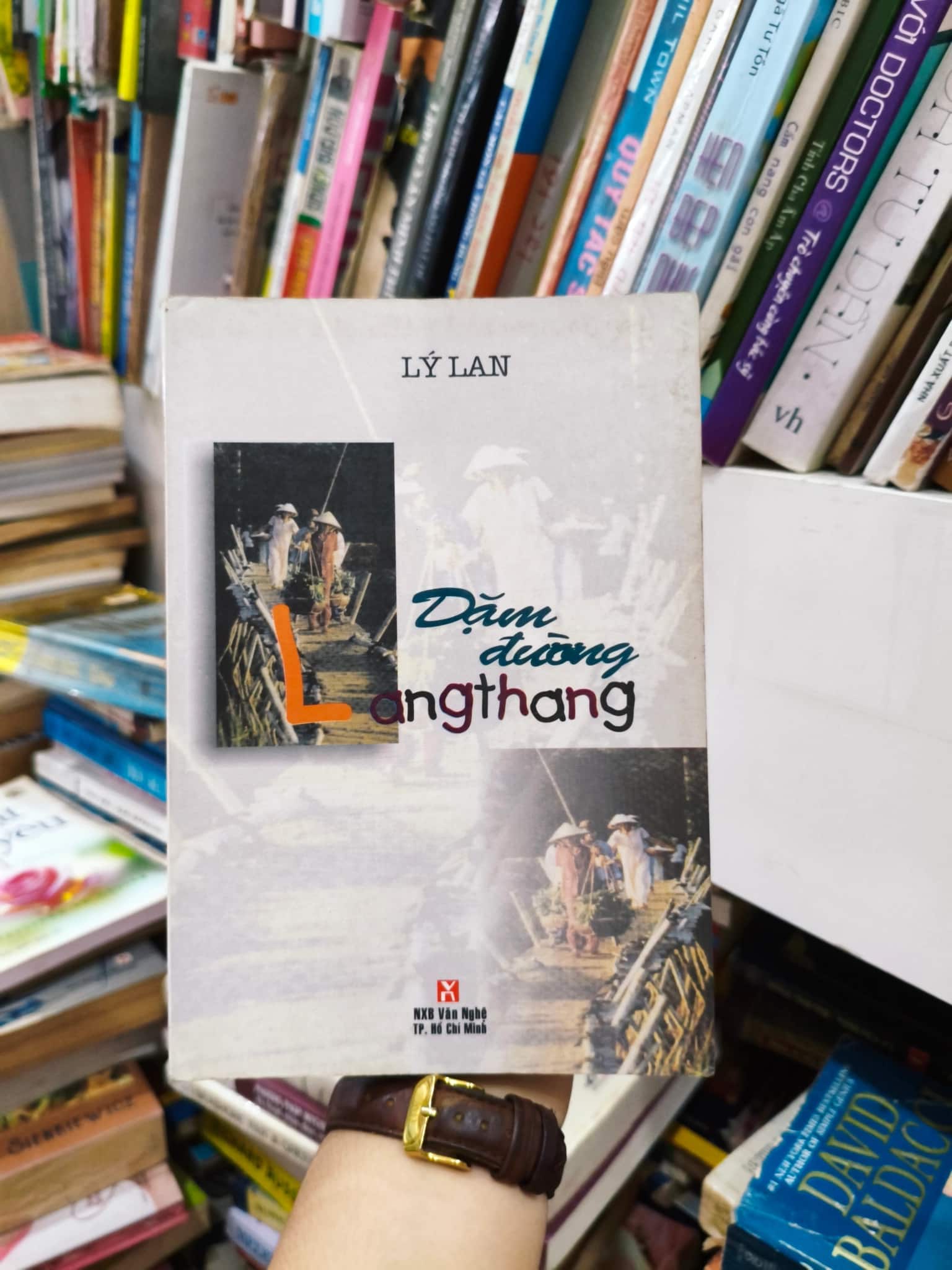 Dặm đường lăng tháng 