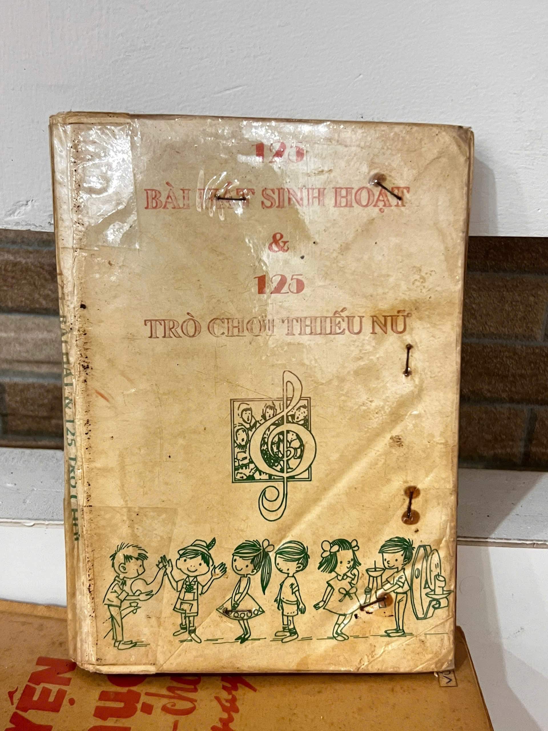 125 Bài hát sinh hoạt và 125 Trò chơi thiếu nữ