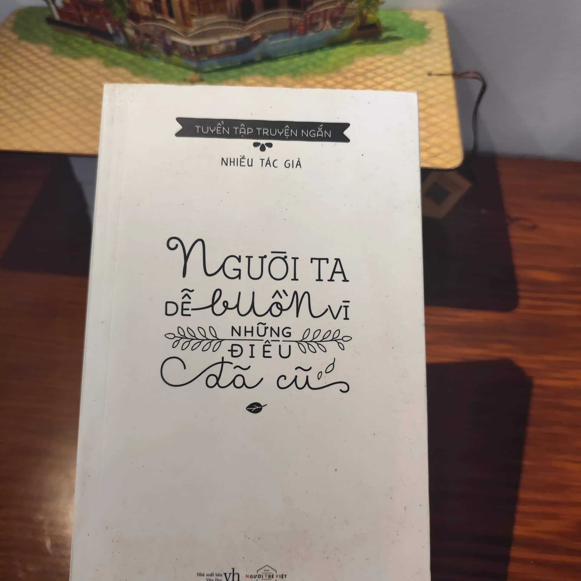 Người ta dễ buồn vì những điều đã cũ