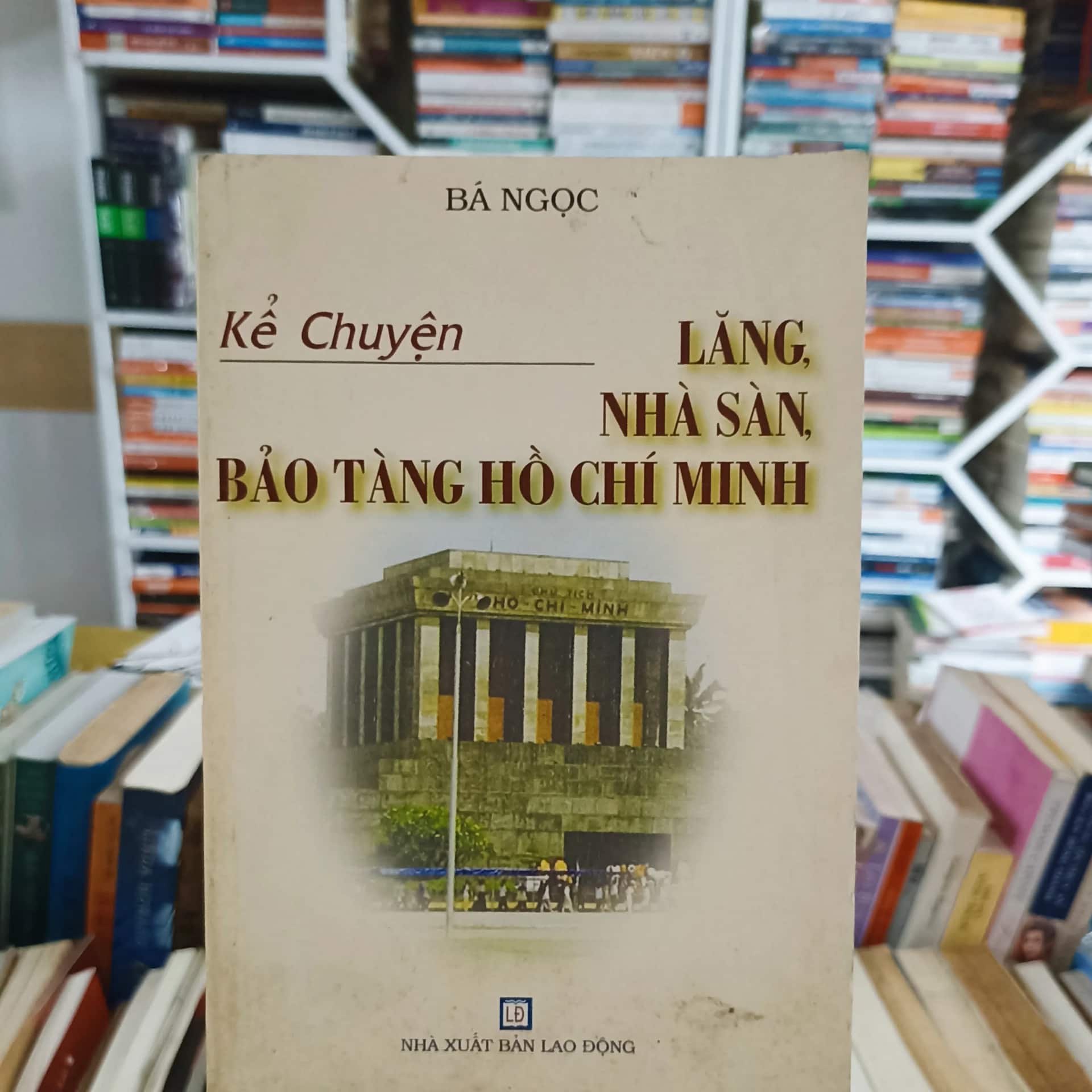 Kể chuyện Lăng, Nhà sàn, Bảo tàng Hồ Chí Minh