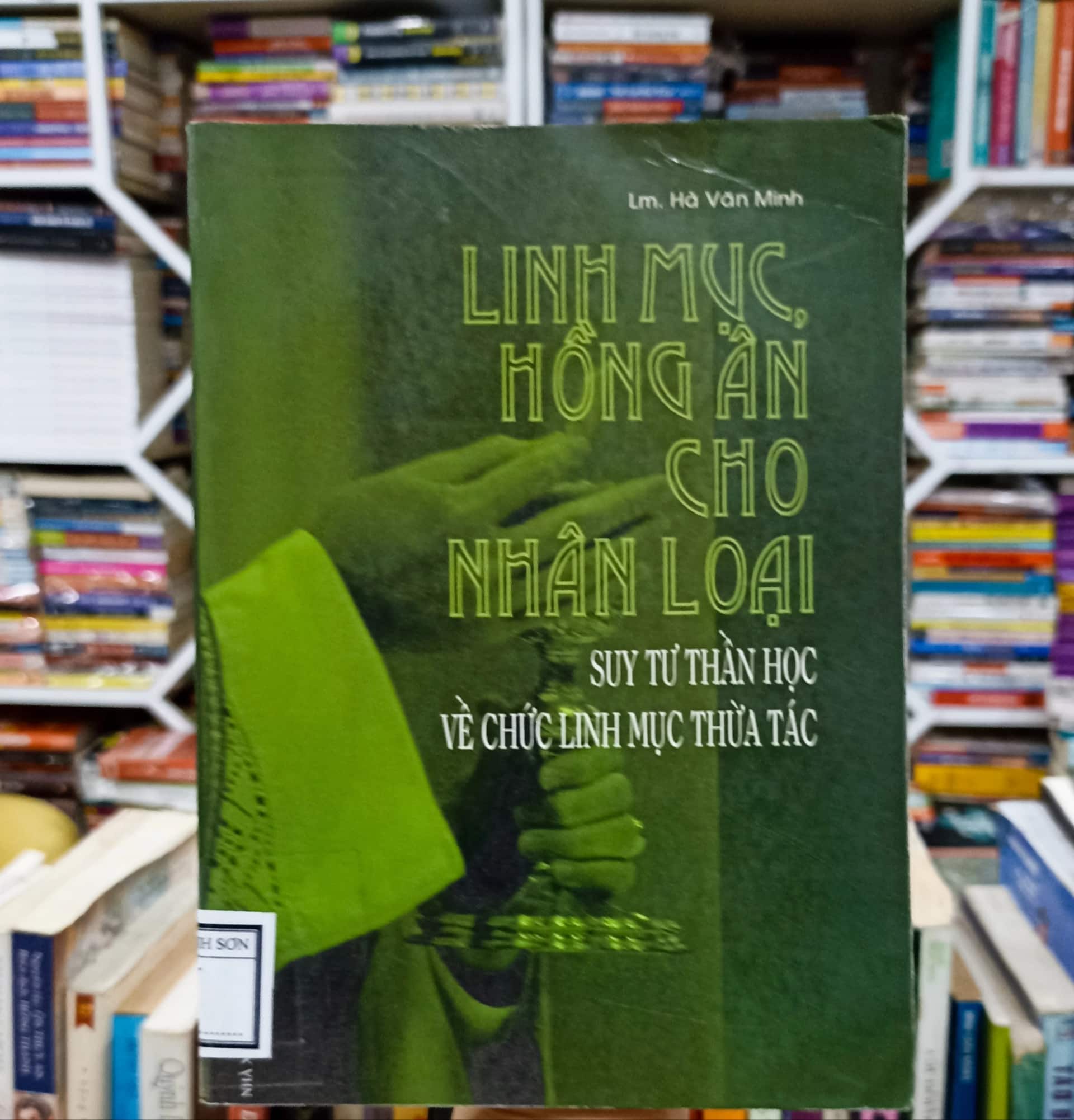 Linh mục hồng ân cho nhân loại