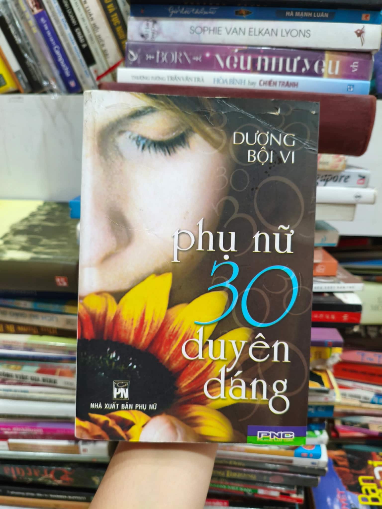 Phụ nữ 30 duyên dáng 
