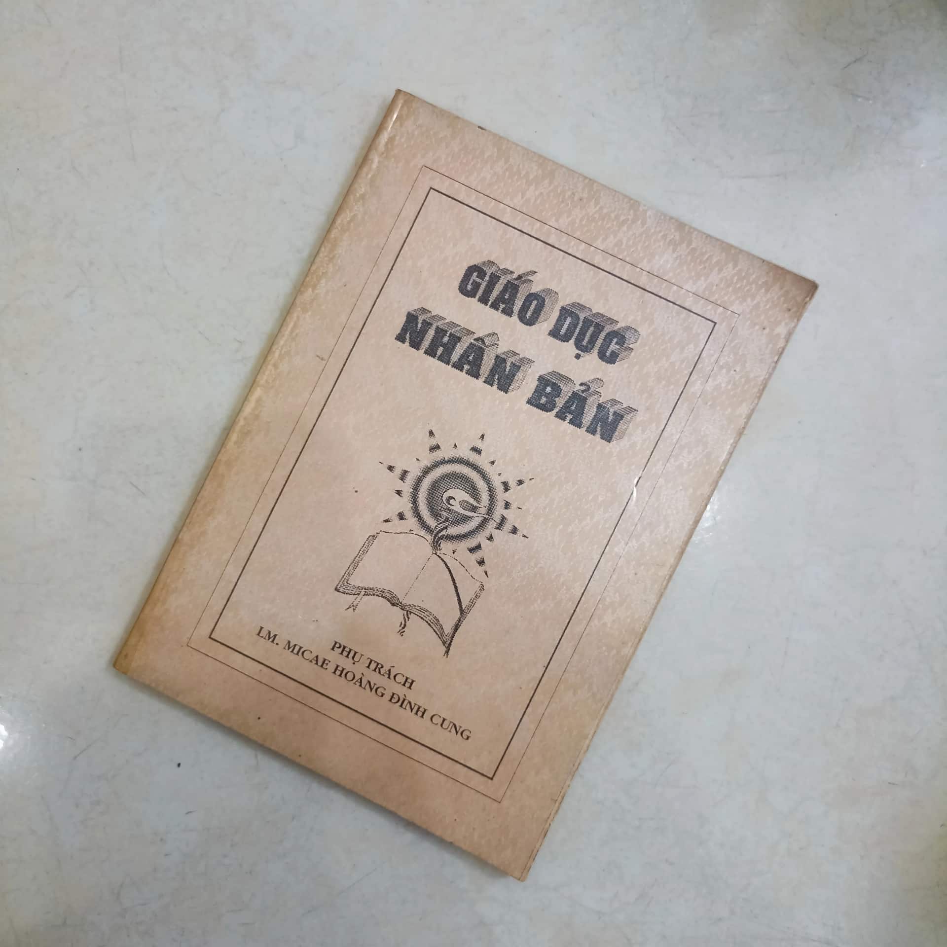 Giáo dục nhân bản (bản xưa)