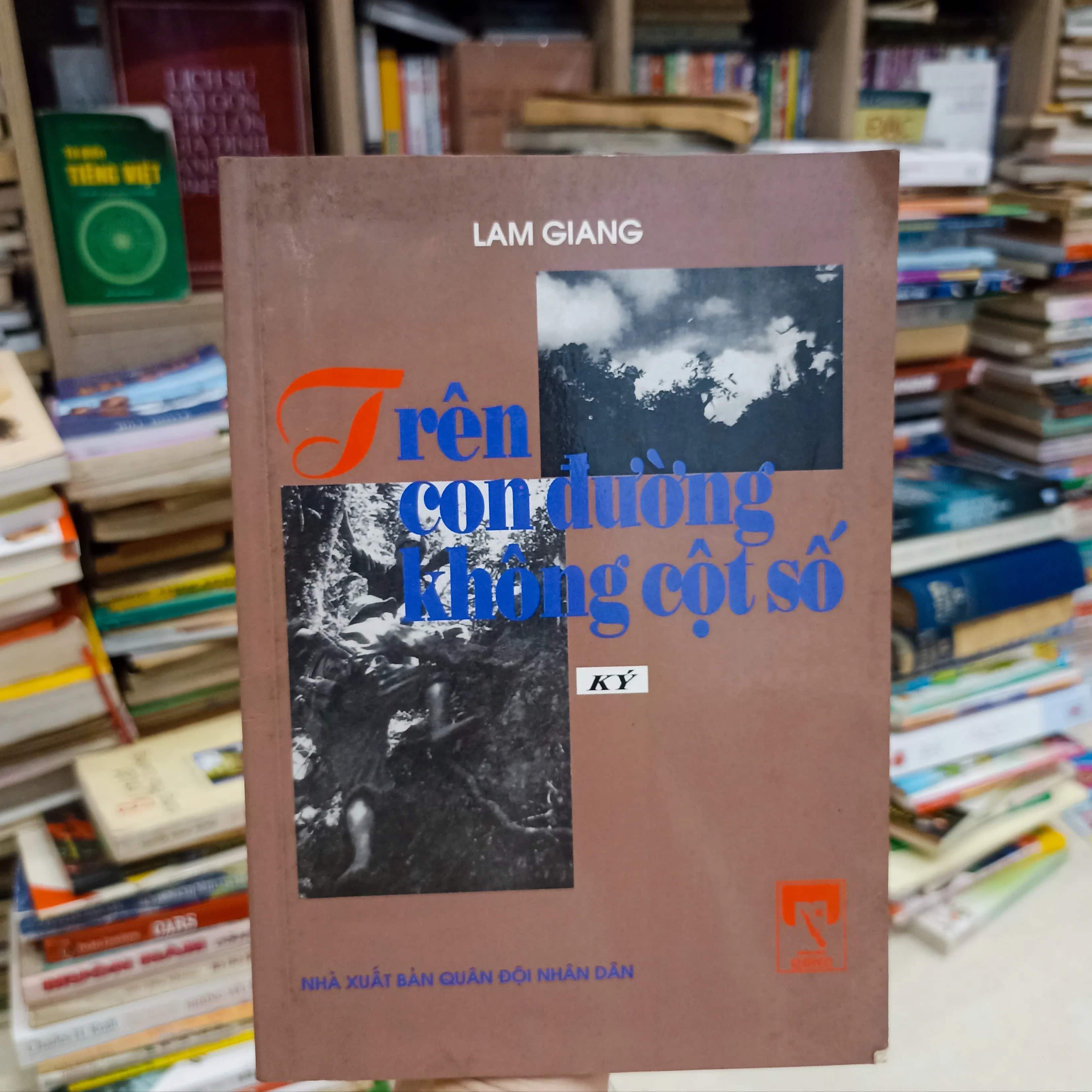 Trên con đường không cột sống - Ký 
