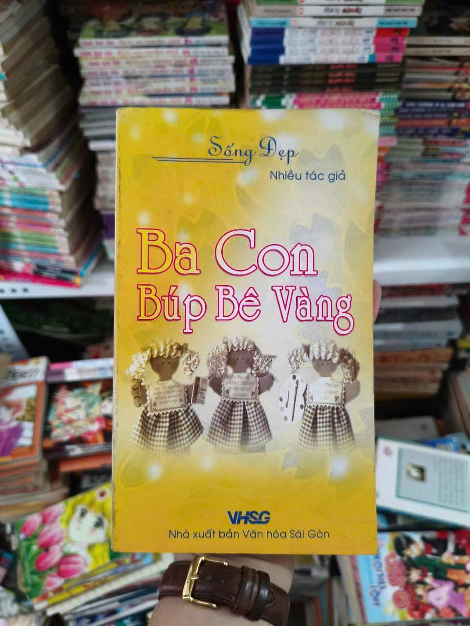 Ba Con Búp Bê Vàng