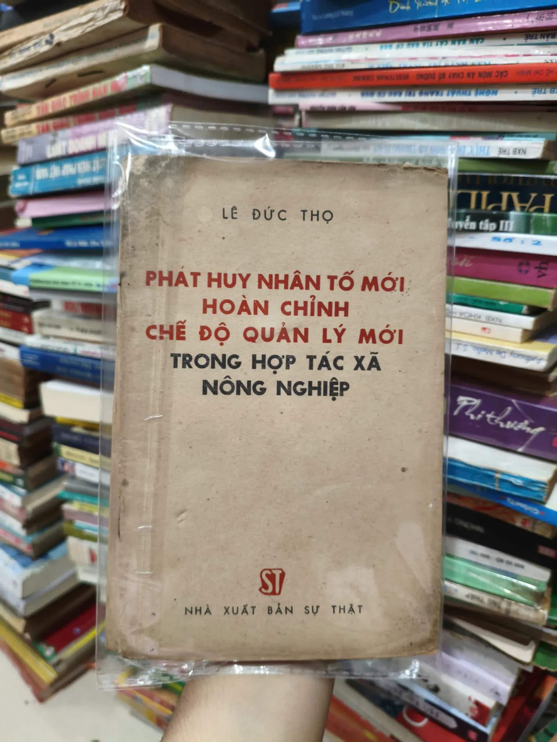 Phất huy nhân tố mới hoàn chỉnh chế độ quản lý mới trong hợp tác xã Nông nghiệp