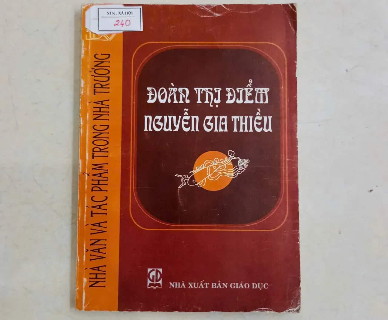 Nhà văn và tác phẩm trong nhà trường: Đoàn Thị Điểm, Nguyễn Gia Thiều