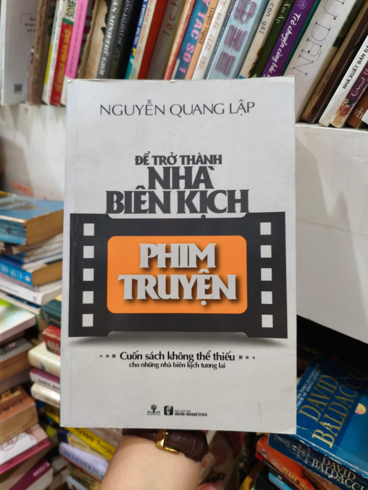 Để trở thành nhà biên kịch phim truyện