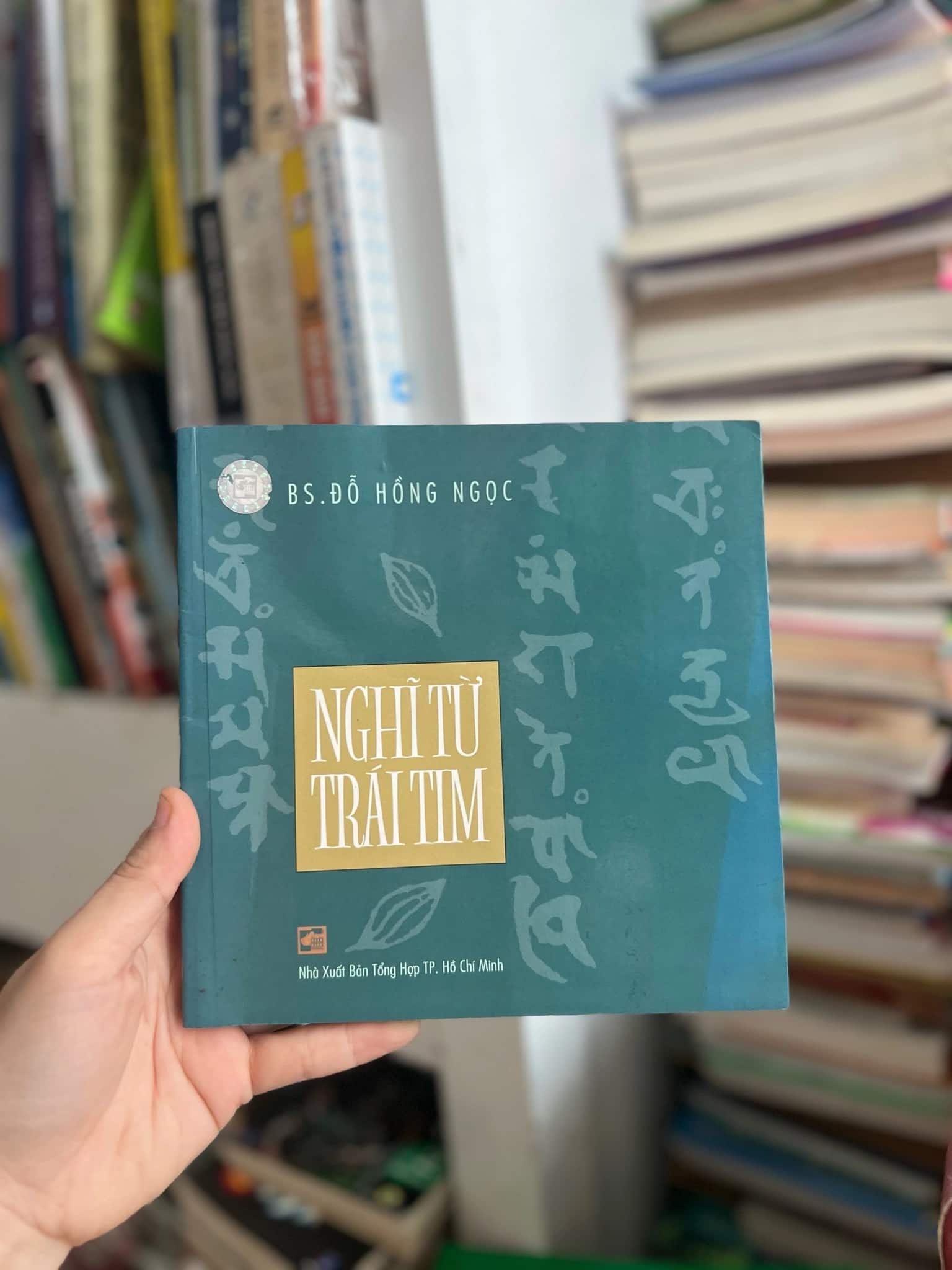 Nghĩ từ Trái Tim - Nhà Cuất bản Tổng Hợp TP. HCM - có chữ kí tác giả