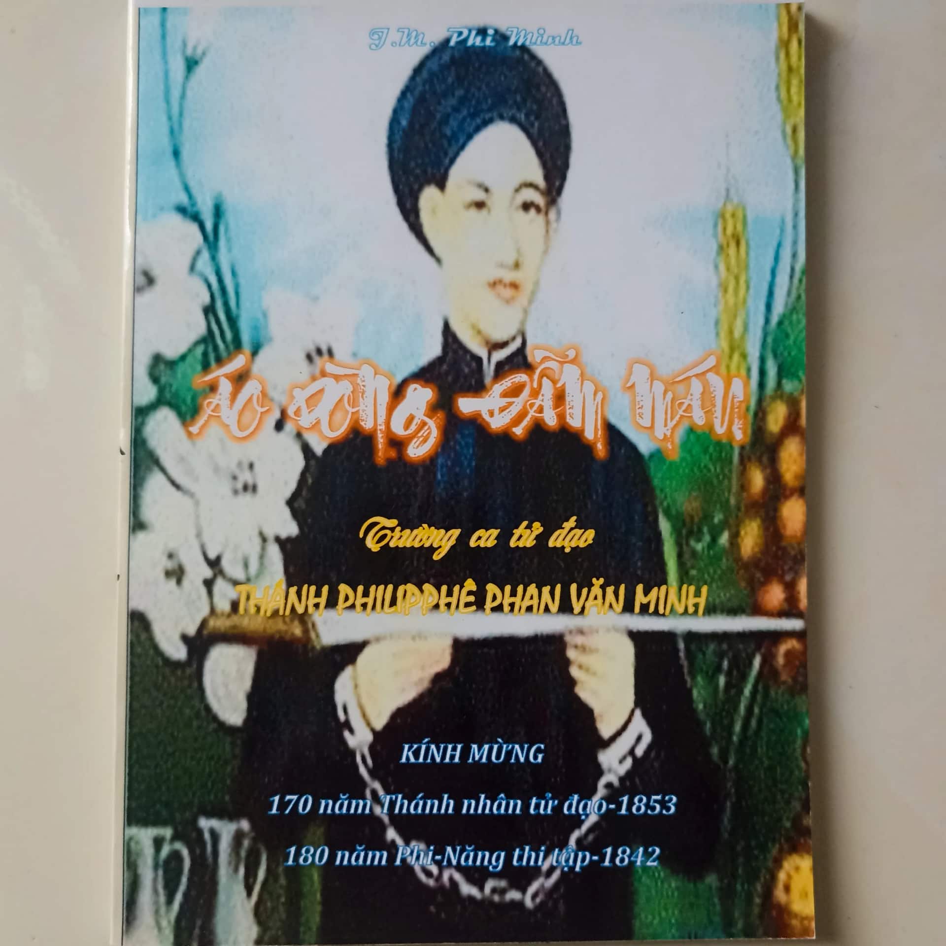 Áo choàng đẫm máu