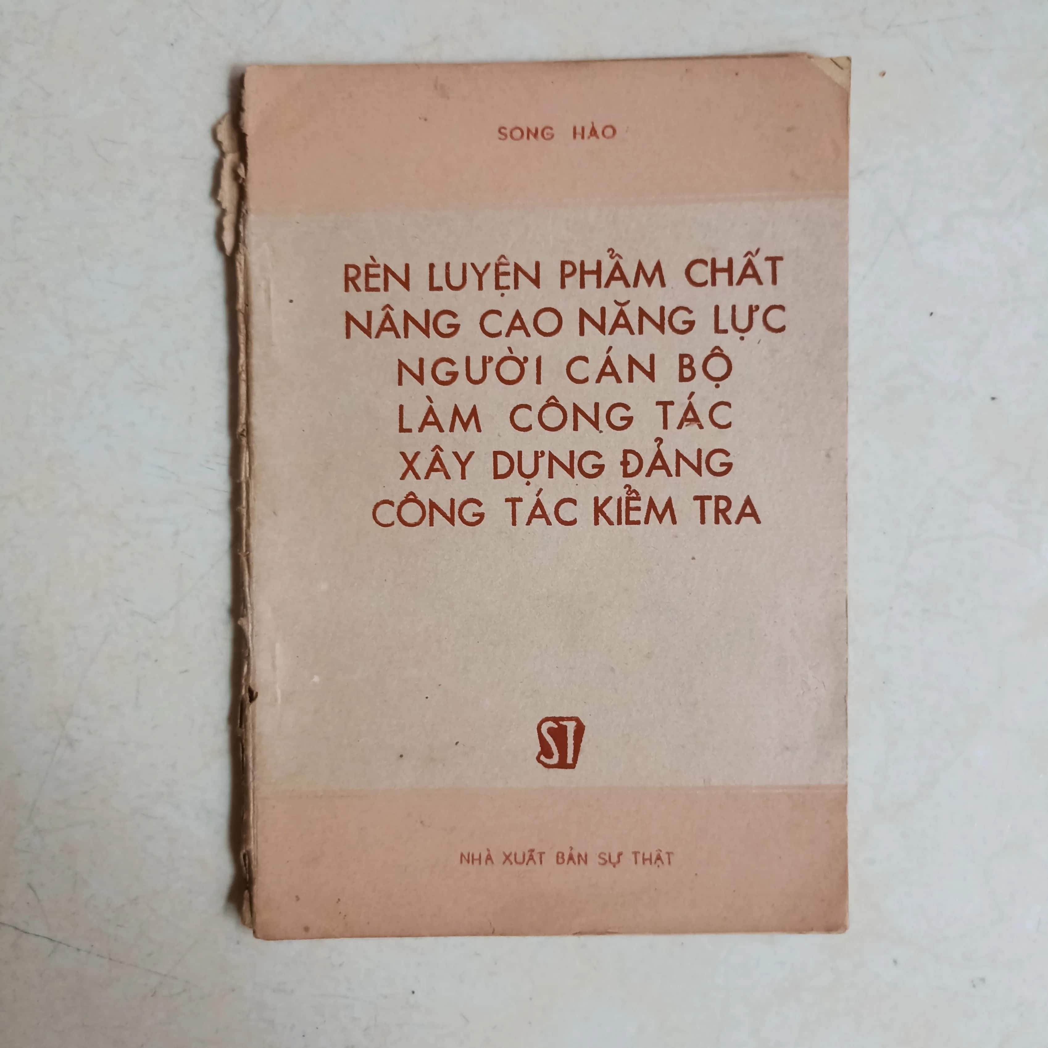 Rèn luyện phẩm chất.....