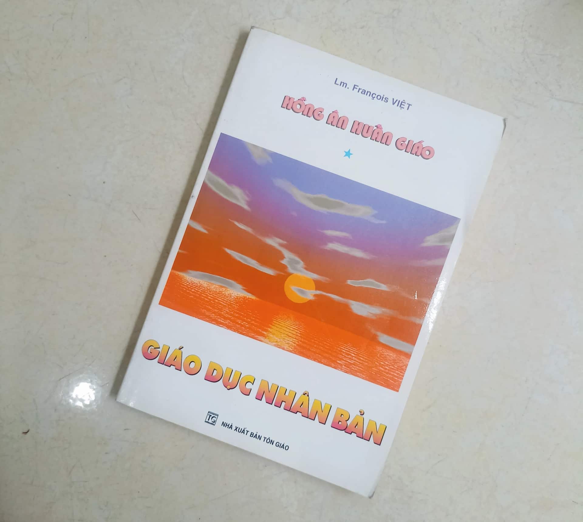 Giáo dục nhân bản