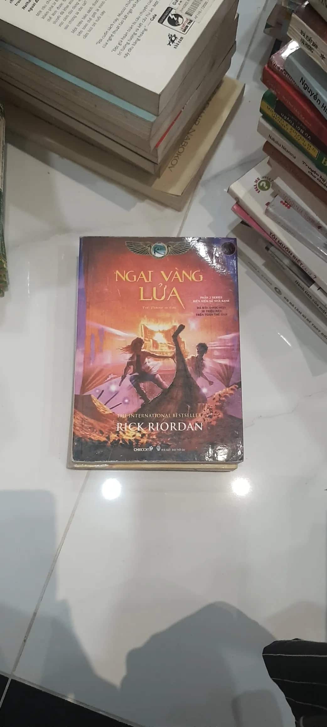"Ngai Vàng Lửa" của tác giả Rick Riordan 