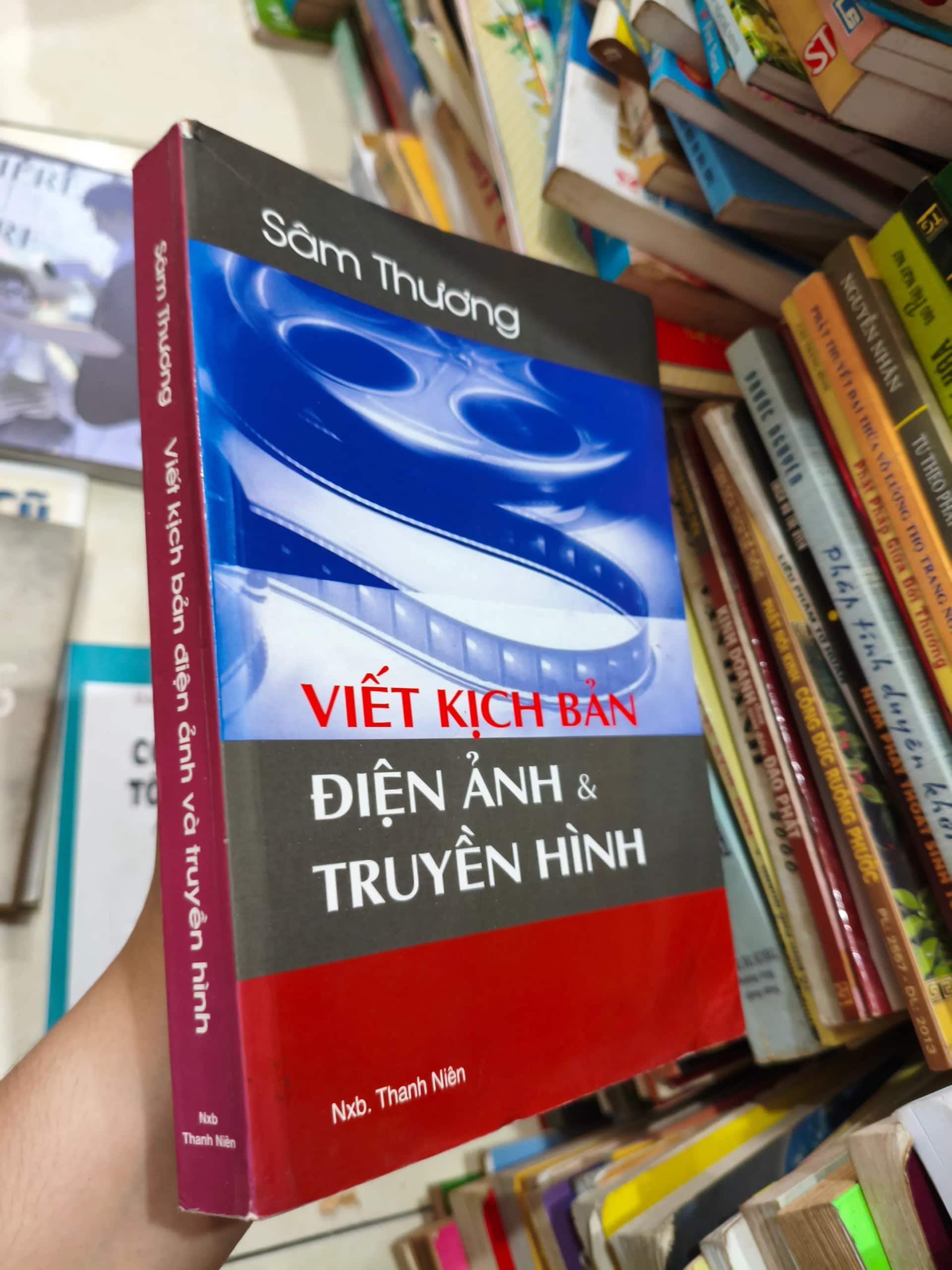 Viết kịch bản điện ảnh và truyền hình