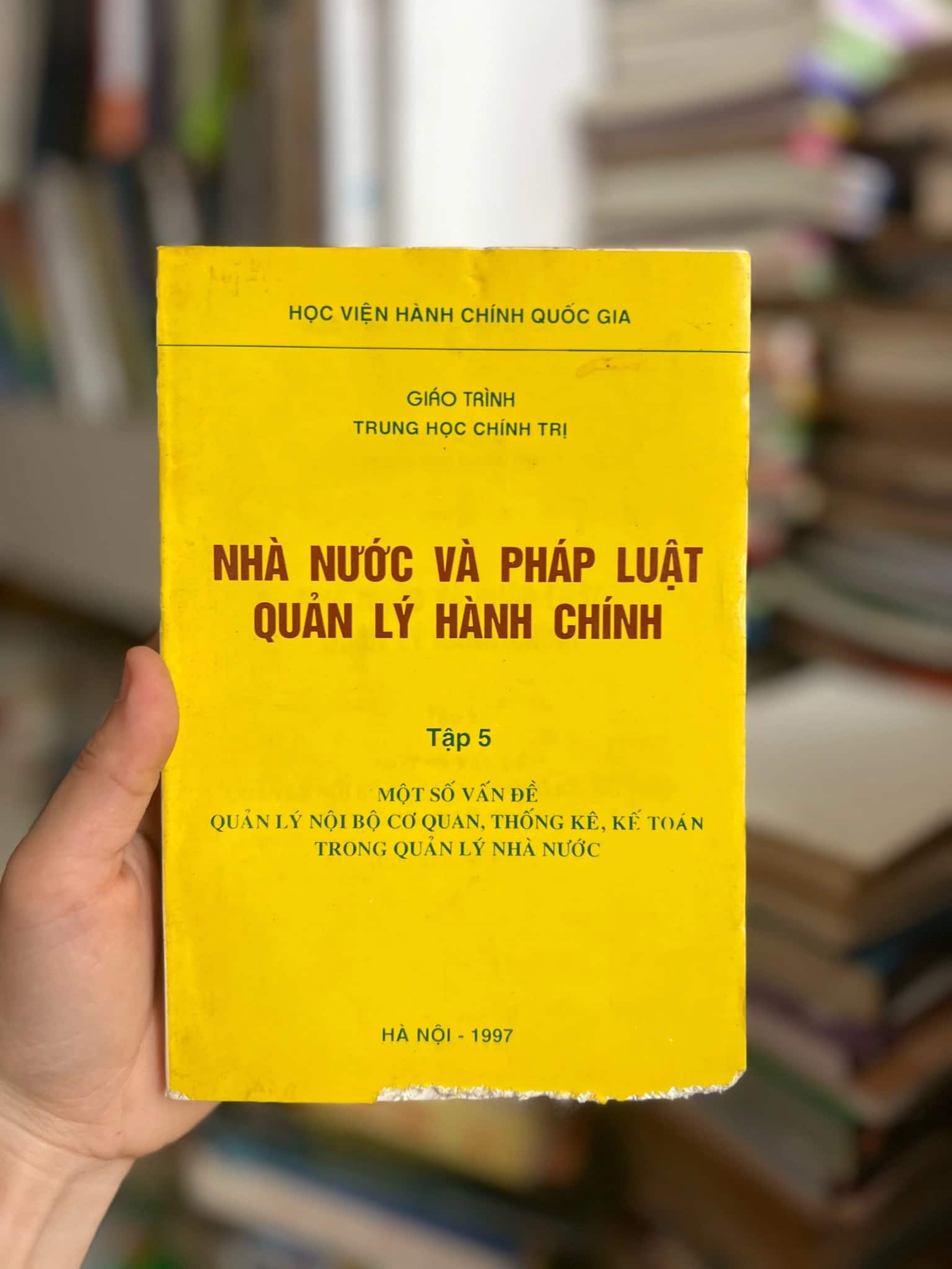 Nhà nước và pháp luật quản lý hành chính - 1997