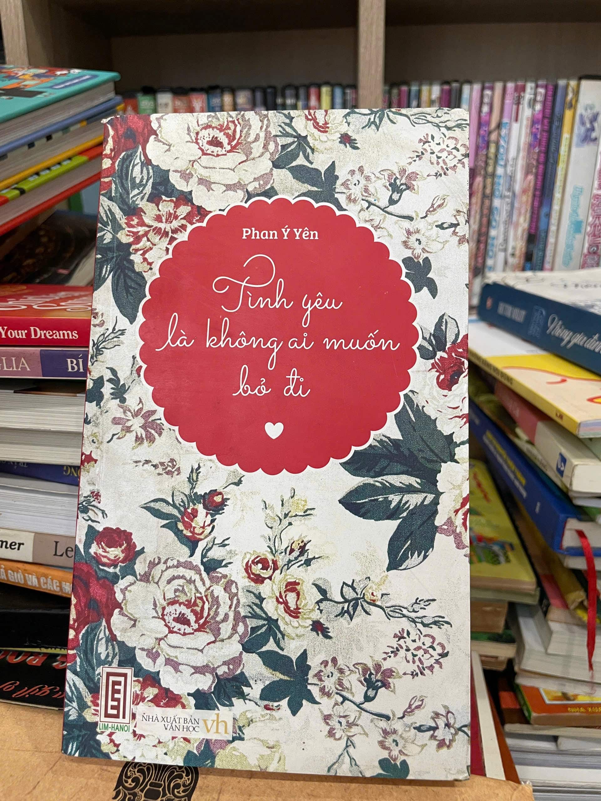 Tình Yêu Là Không Ai Muốn Bỏ Đi - Phan Ý Yên