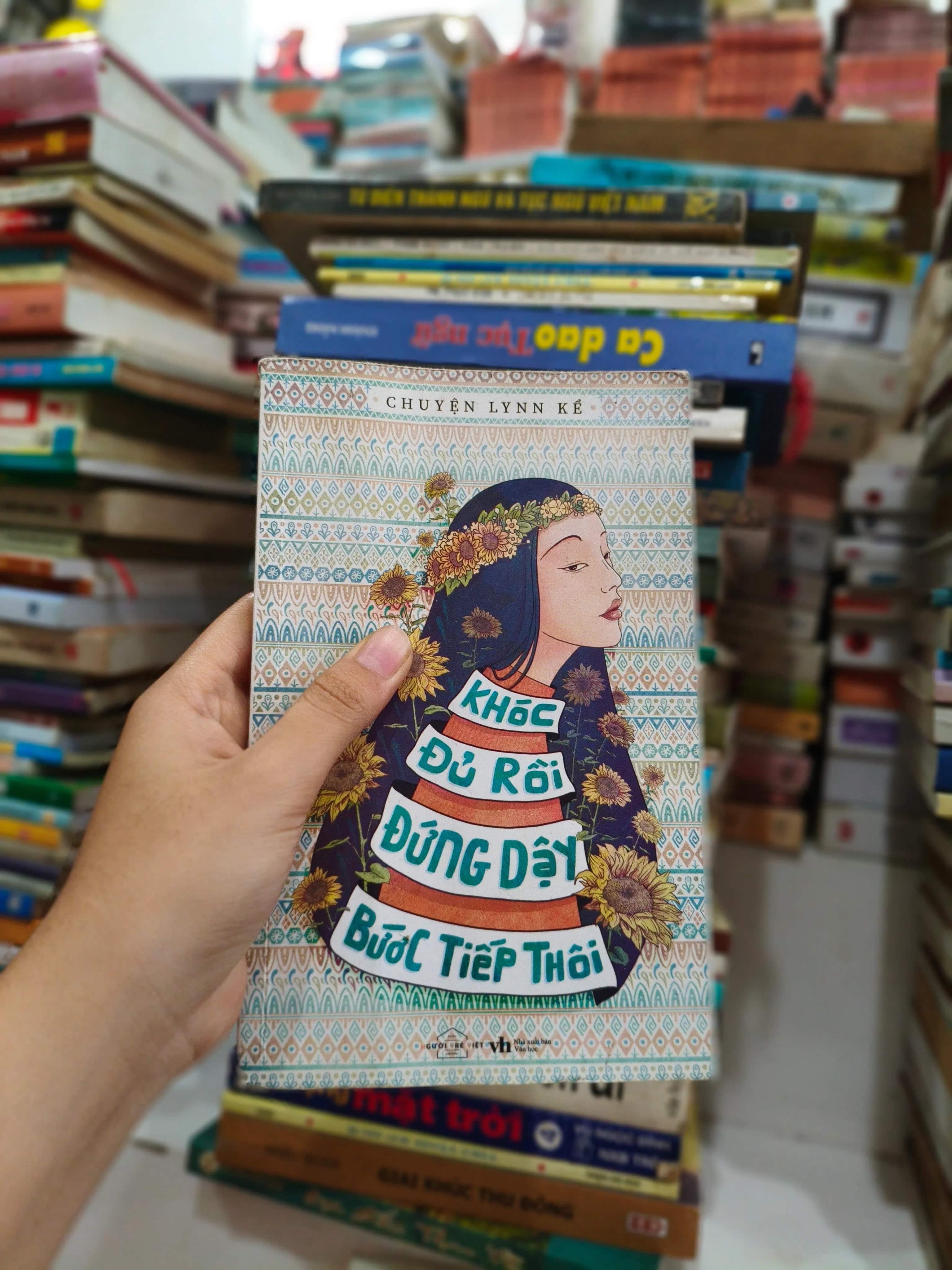 Khóc đủ rồi, đứng dậy bước tiếp thôi 