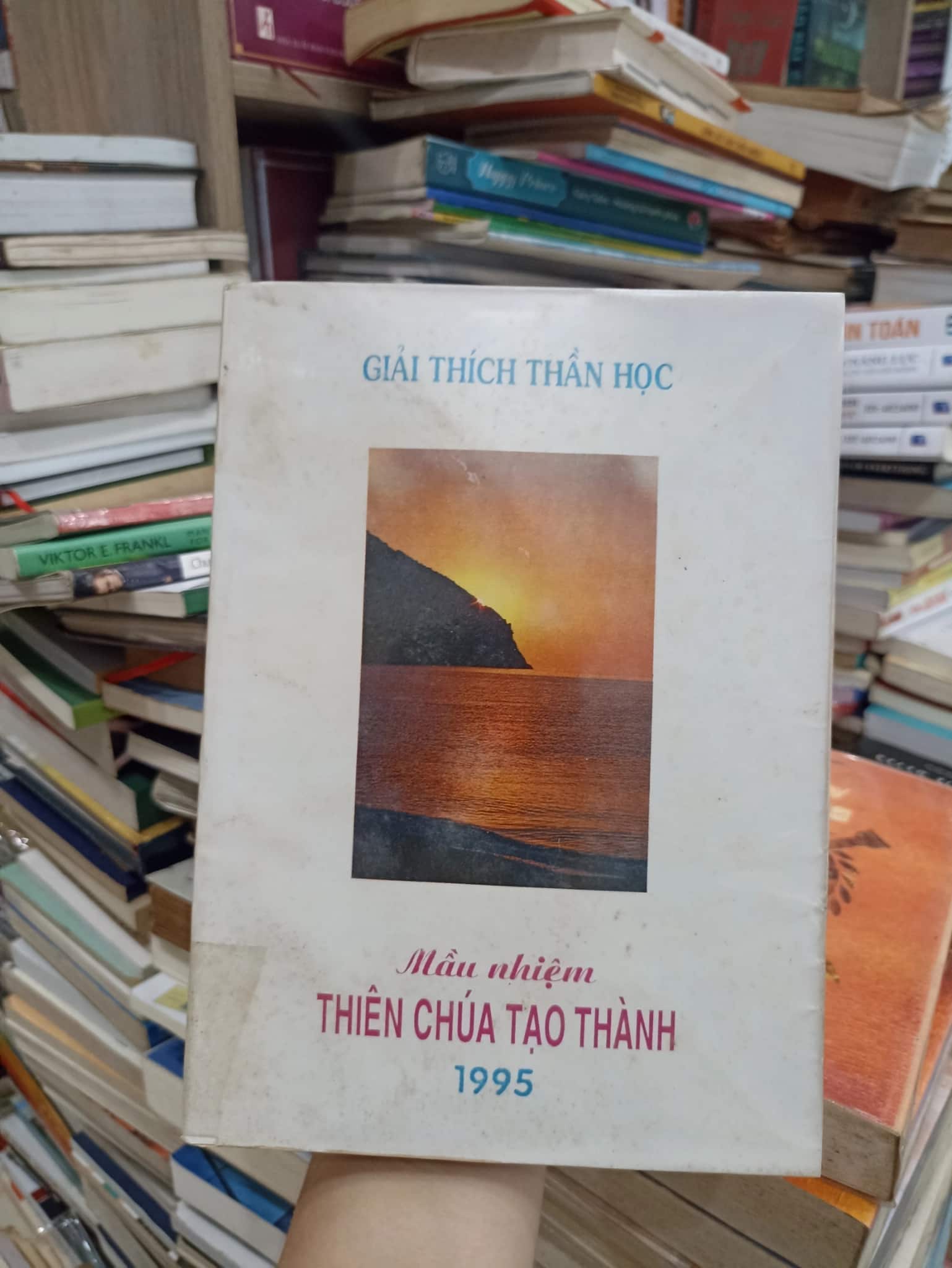 Màu Nhiệm Thiên Chúa Tạo Thành 