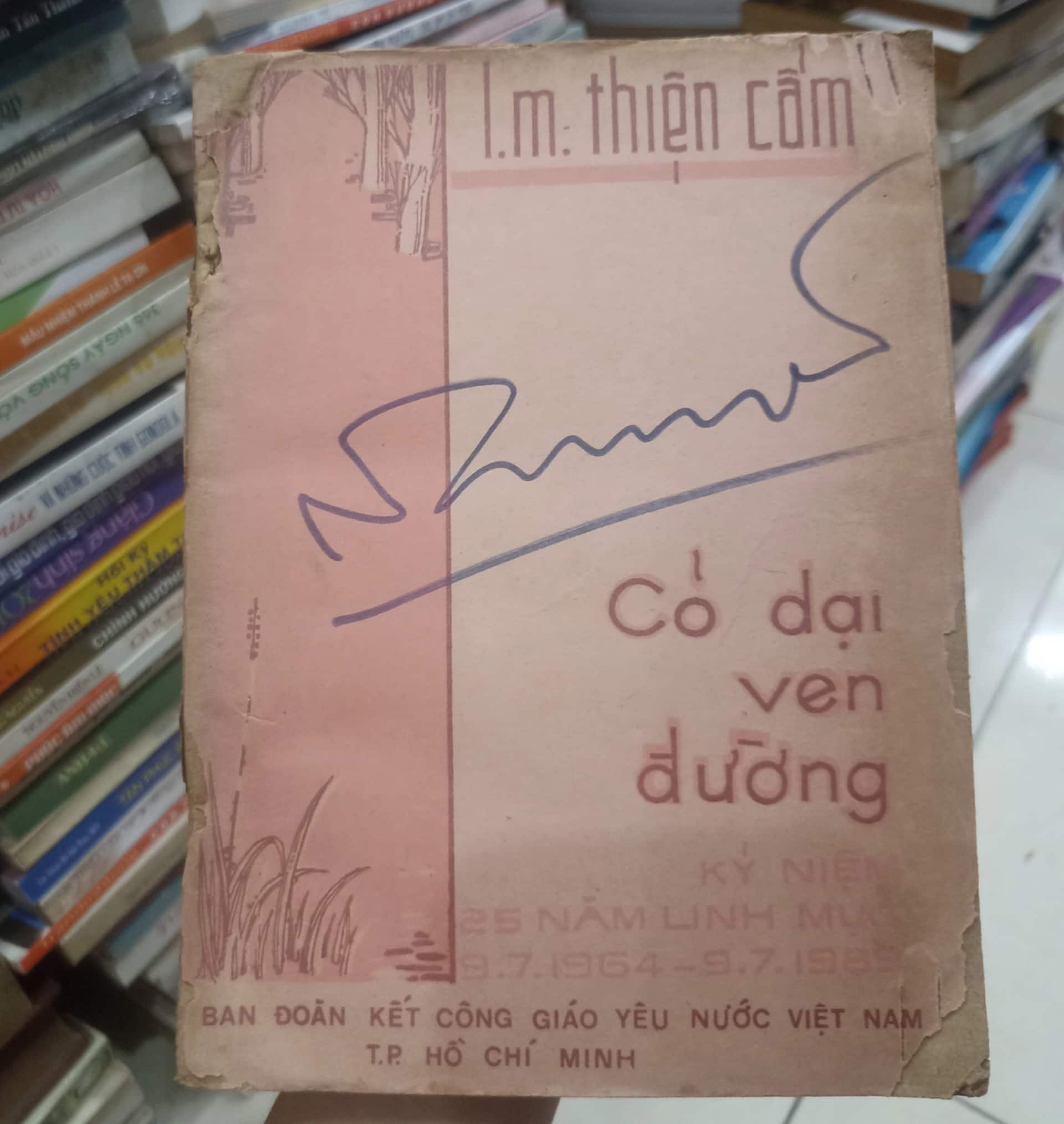 Cỏ dại ven đường