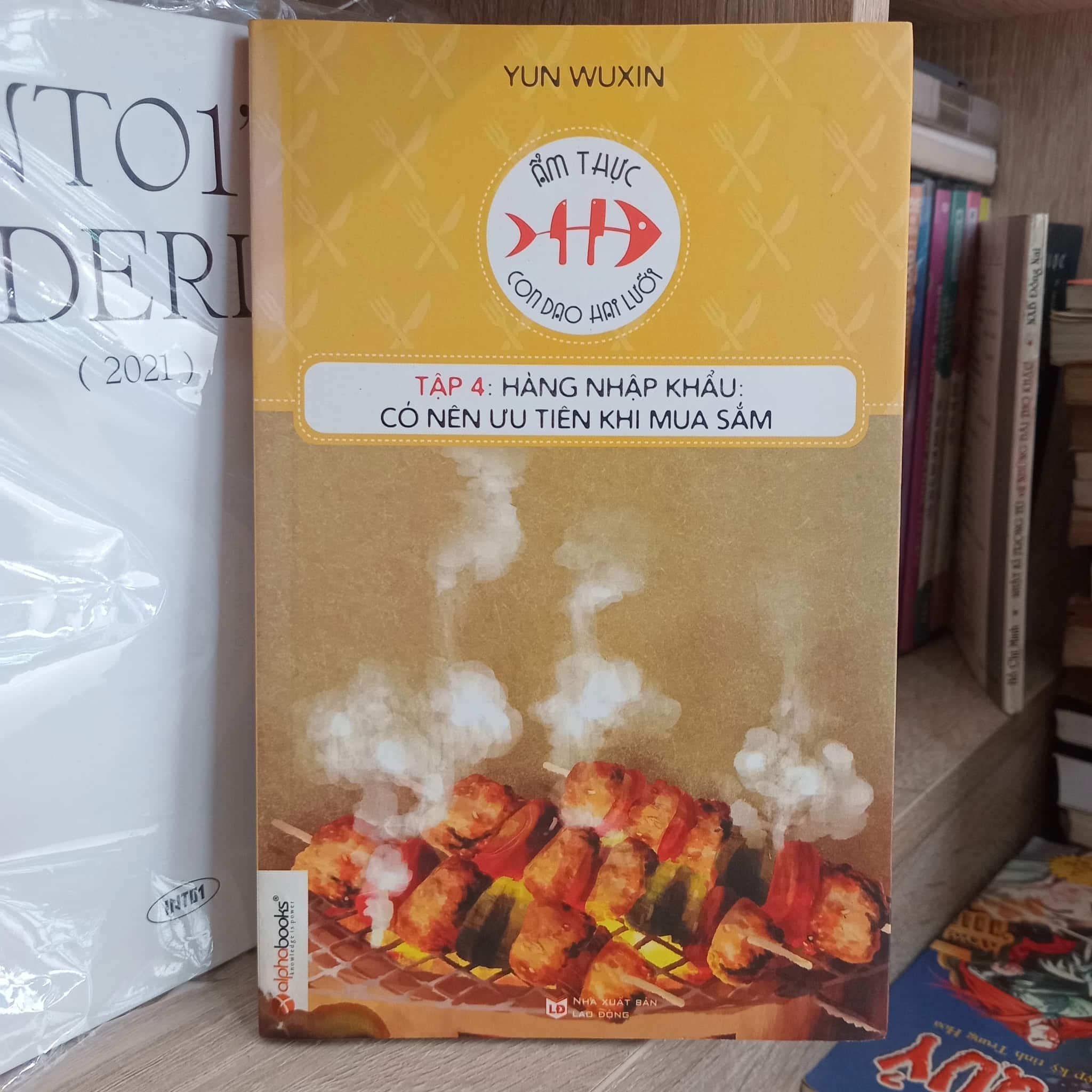 Hàng nhập khẩu: Có nên ưu tiên khi mua sắm 