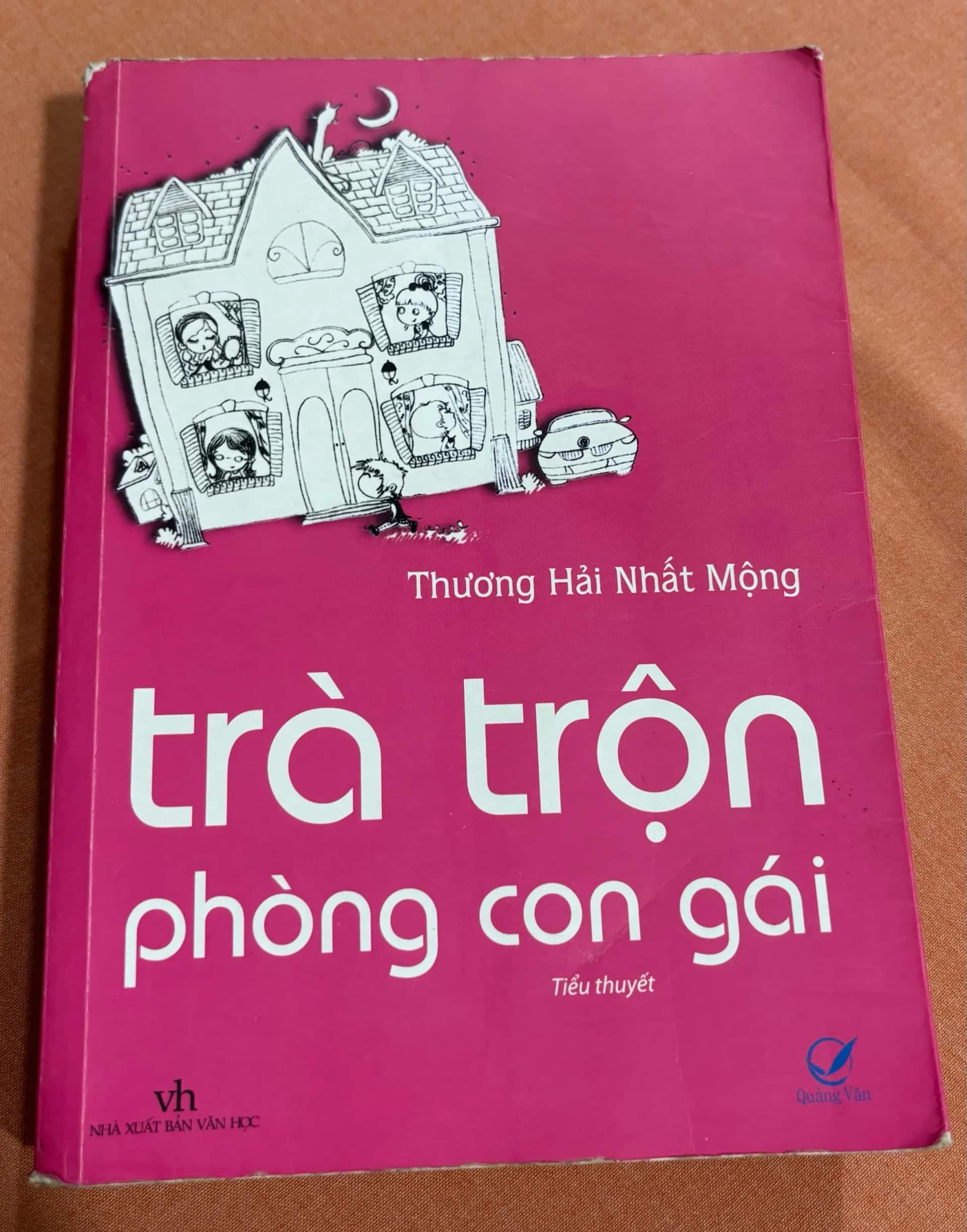 Trà trộn phòng con gái