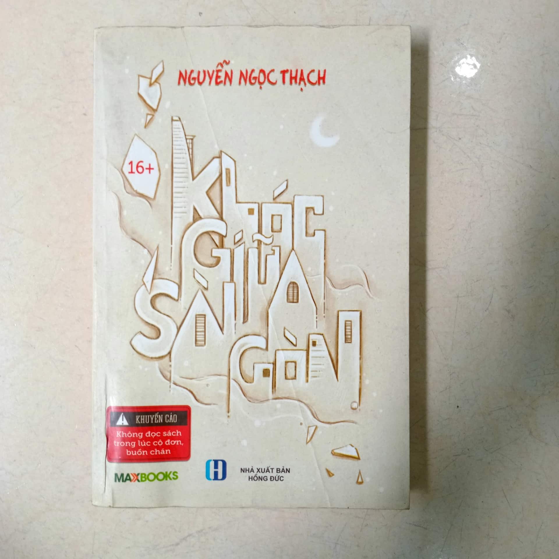 Khóc Giữa Sài Gòn