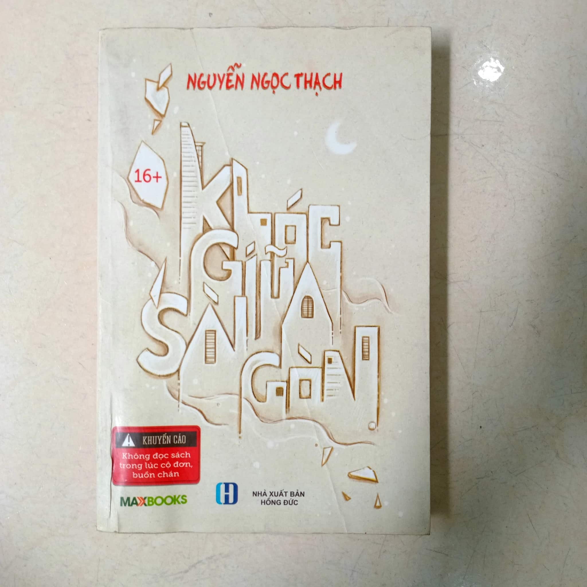 Khóc Giữa Sài Gòn 
