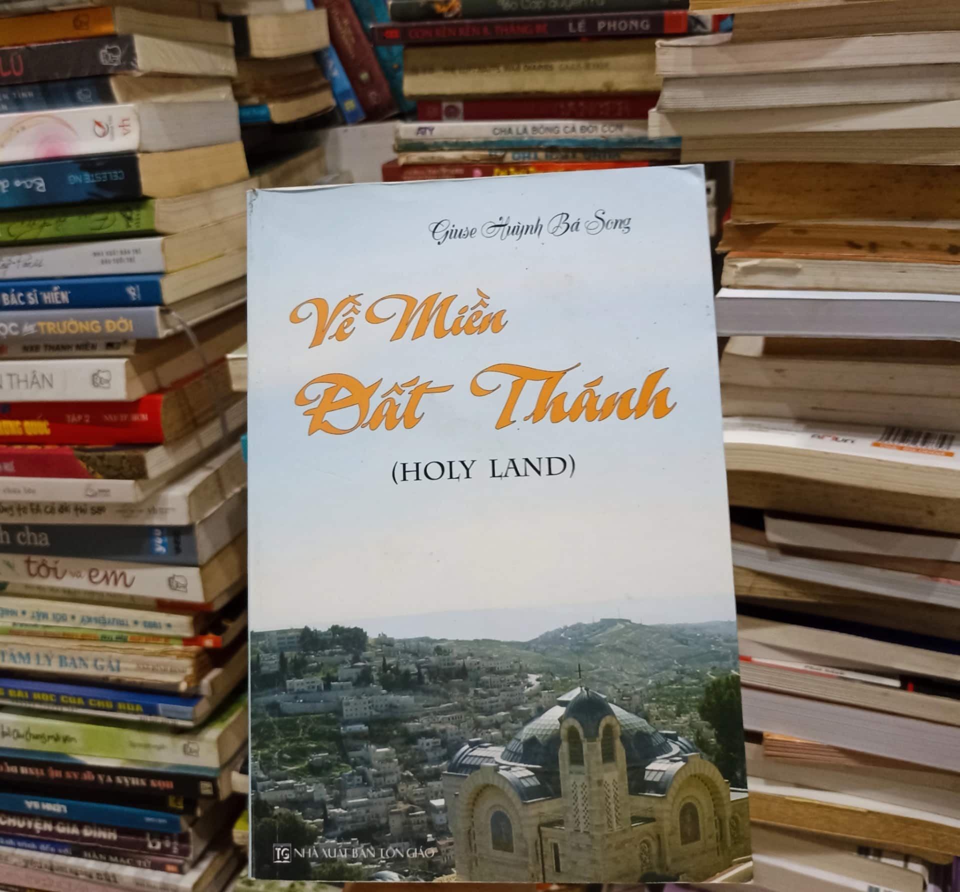 Về miền đất thánh