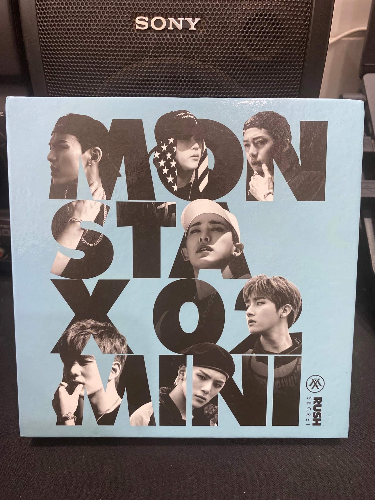 Rush - Monsta X (kèm đĩa)