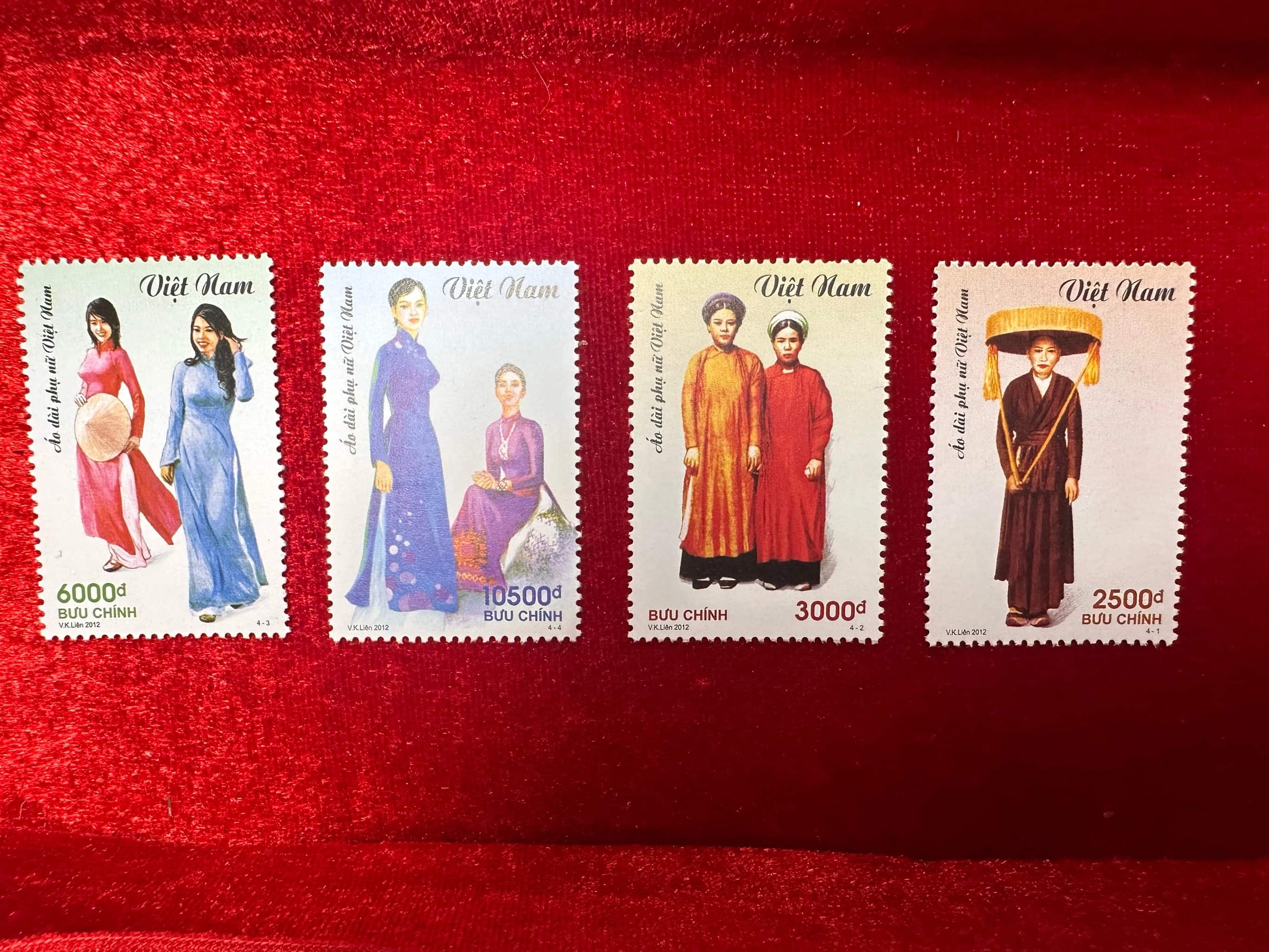 Tem sưu tầm - Áo dài phụ nữ Việt Nam