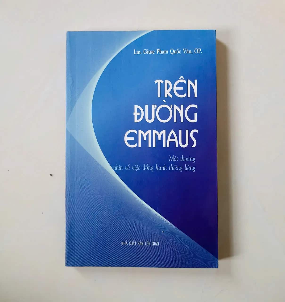 TRÊN ĐƯƠNG EMMAUS 